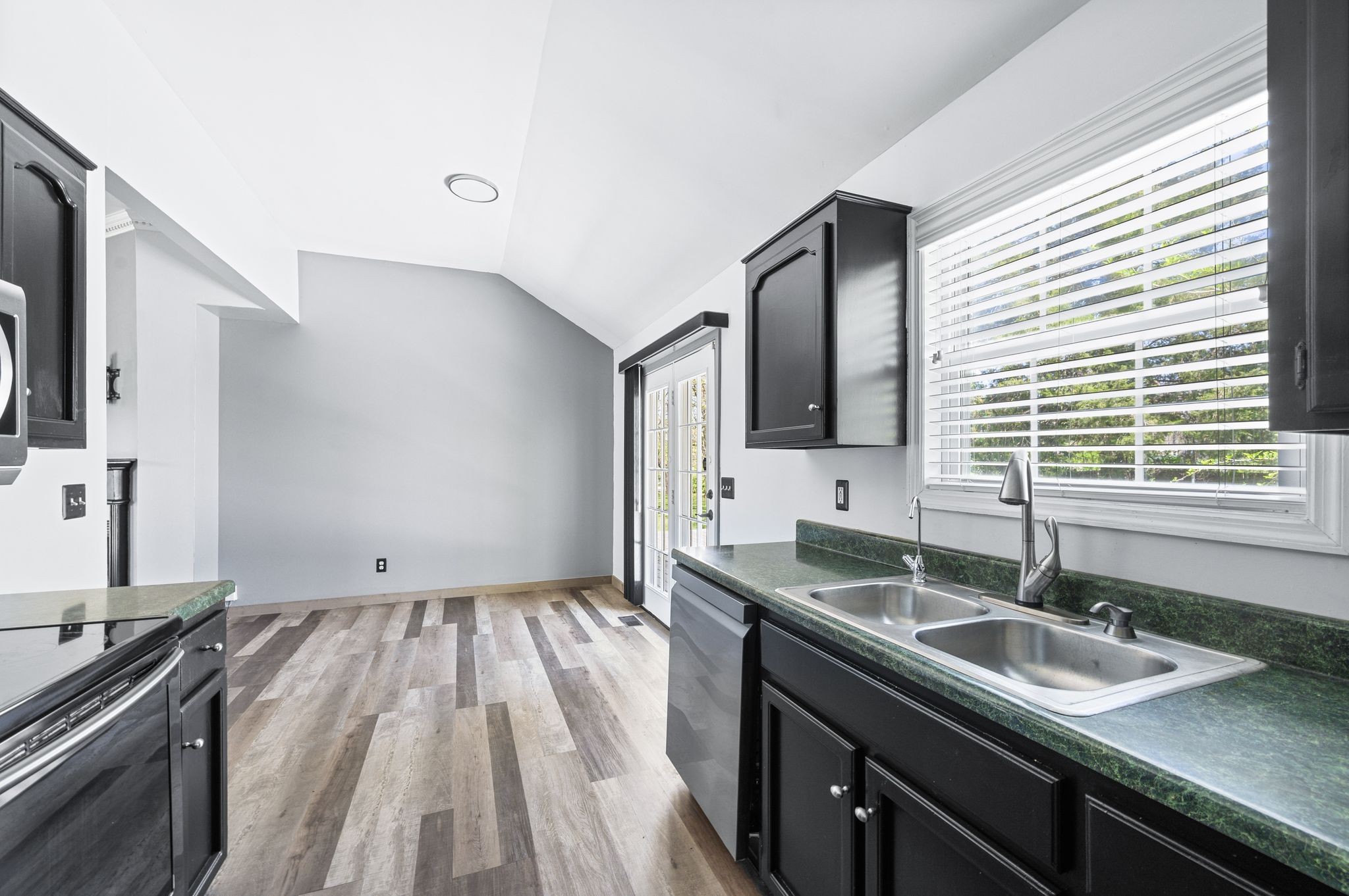 Old Hickory, Tennessee 37138, United States, 3 Bedrooms Bedrooms, ,2 BathroomsBathrooms,Residential,Pending,106228