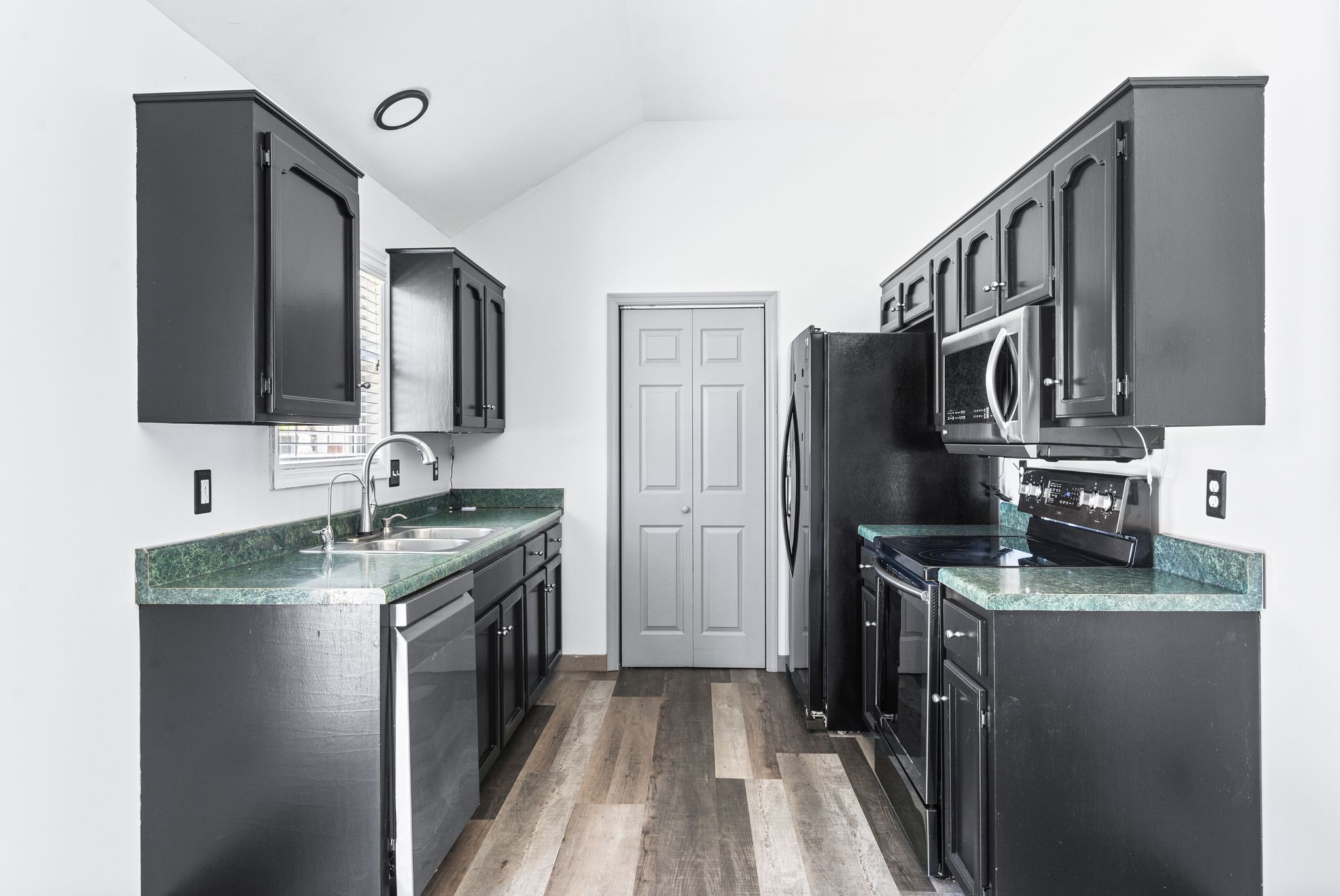 Old Hickory, Tennessee 37138, United States, 3 Bedrooms Bedrooms, ,2 BathroomsBathrooms,Residential,Pending,106228