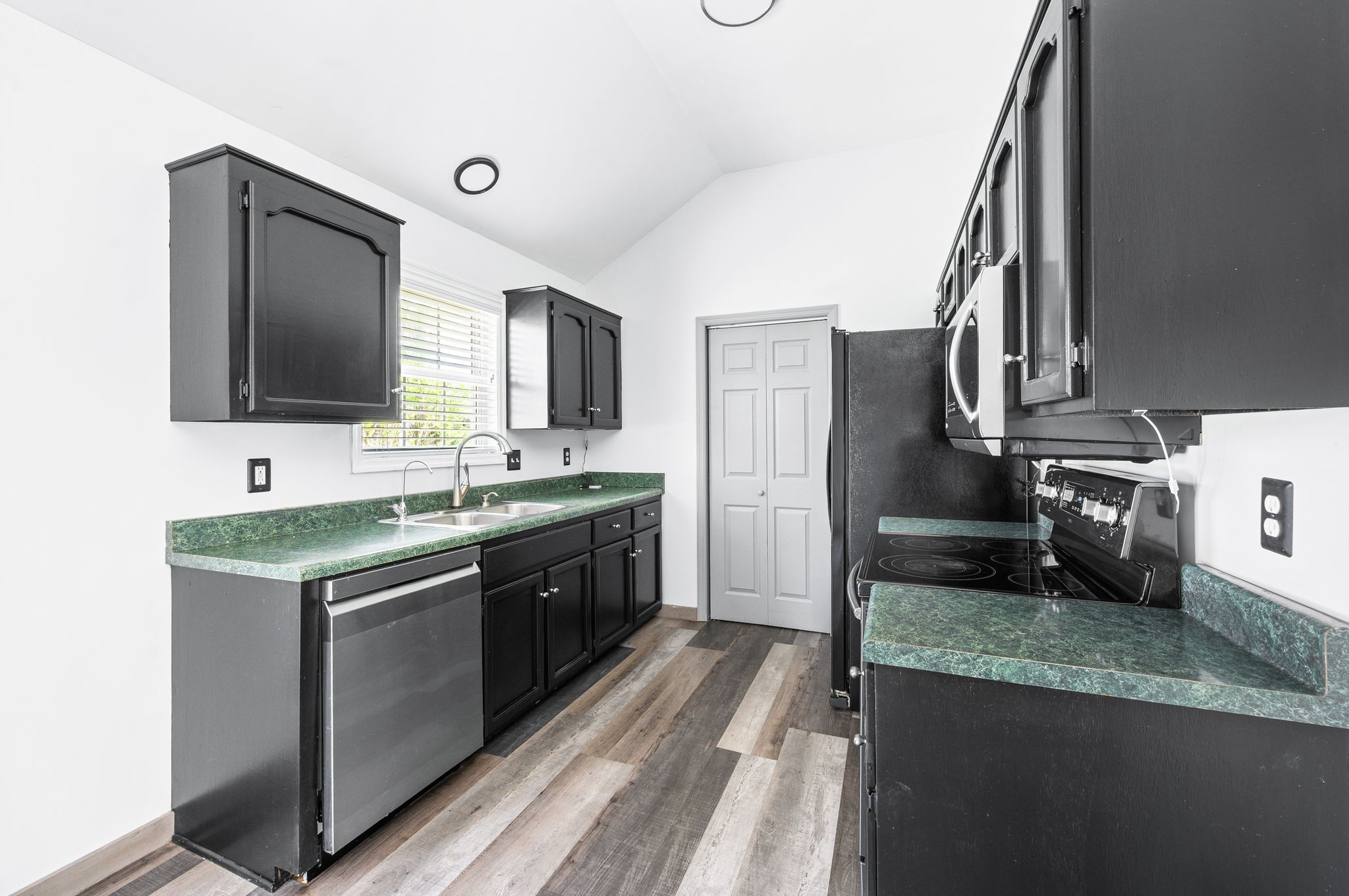 Old Hickory, Tennessee 37138, United States, 3 Bedrooms Bedrooms, ,2 BathroomsBathrooms,Residential,Pending,106228