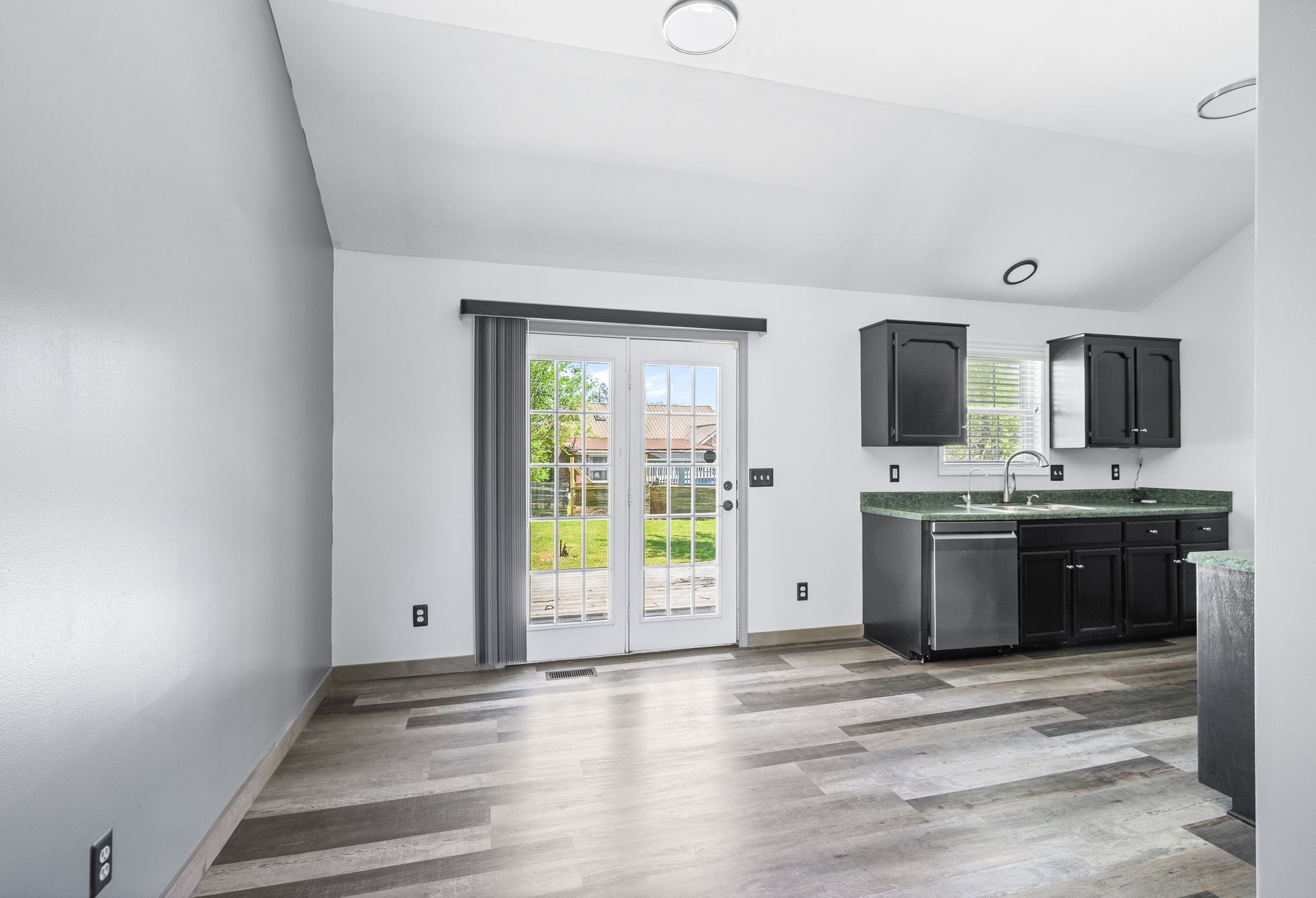 Old Hickory, Tennessee 37138, United States, 3 Bedrooms Bedrooms, ,2 BathroomsBathrooms,Residential,Pending,106228