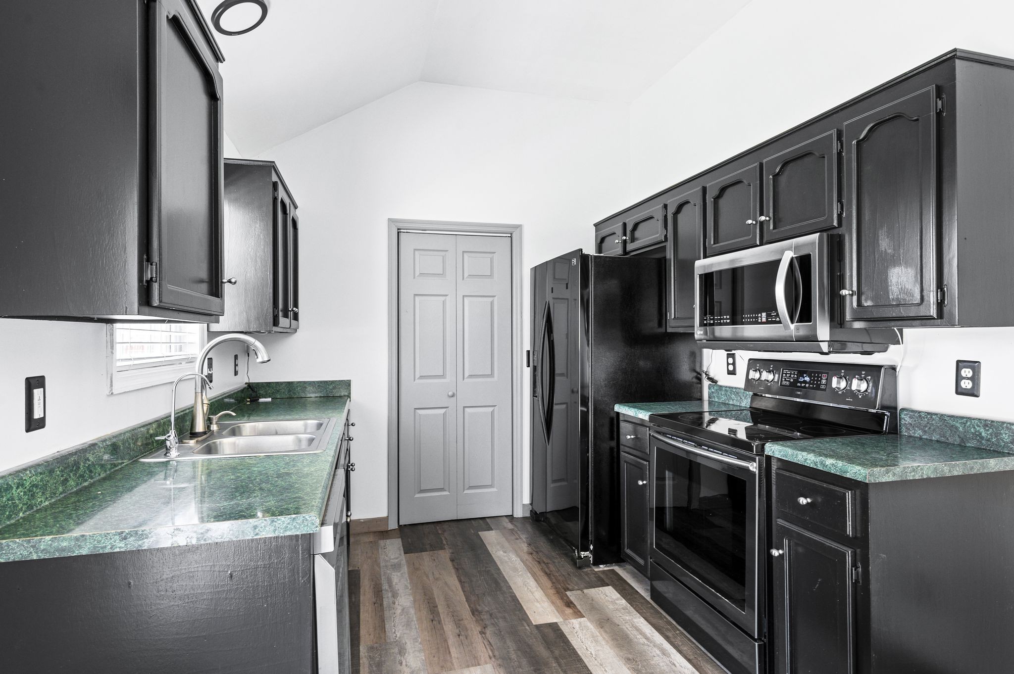 Old Hickory, Tennessee 37138, United States, 3 Bedrooms Bedrooms, ,2 BathroomsBathrooms,Residential,Pending,106228