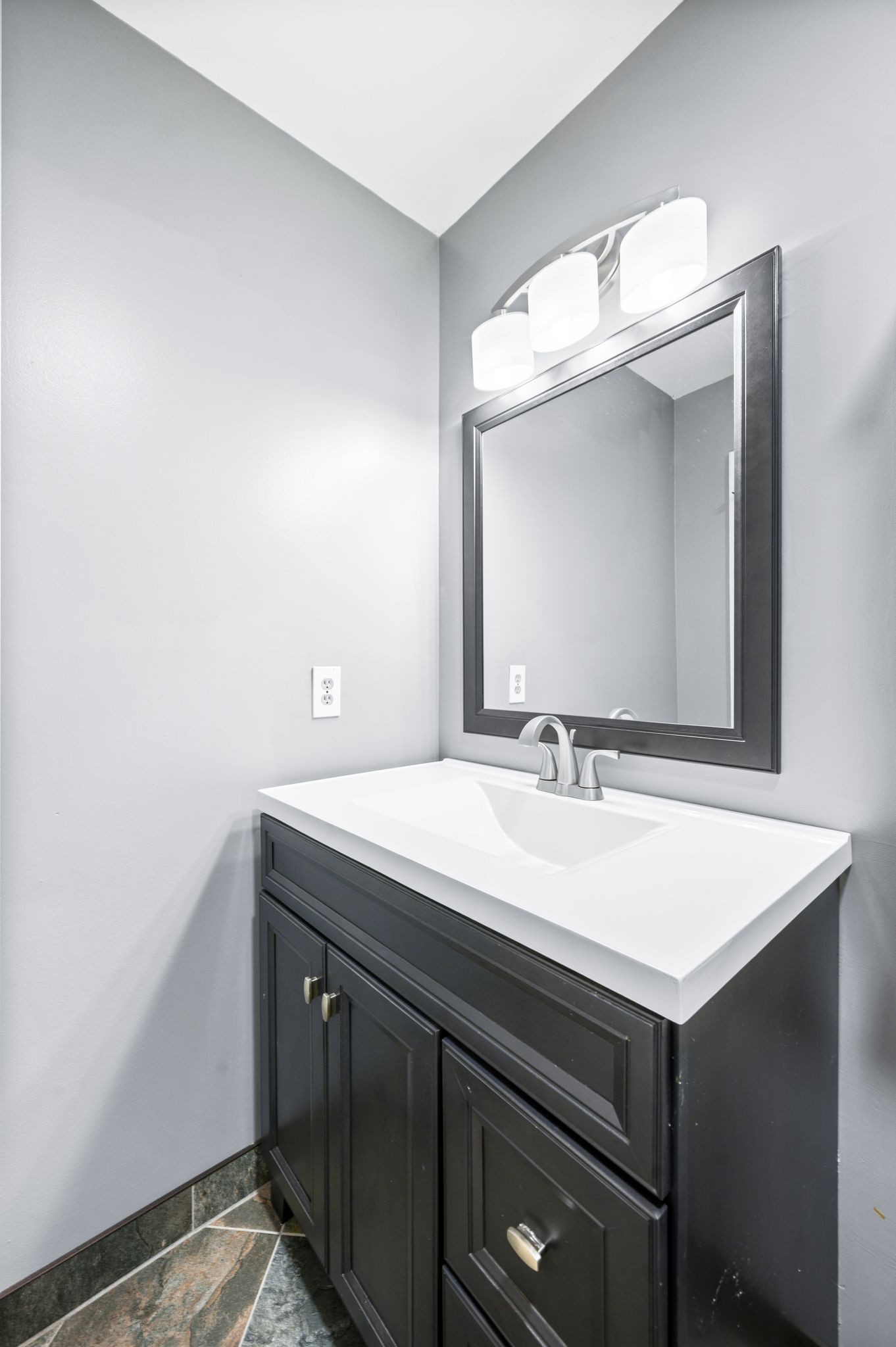 Old Hickory, Tennessee 37138, United States, 3 Bedrooms Bedrooms, ,2 BathroomsBathrooms,Residential,Pending,106228