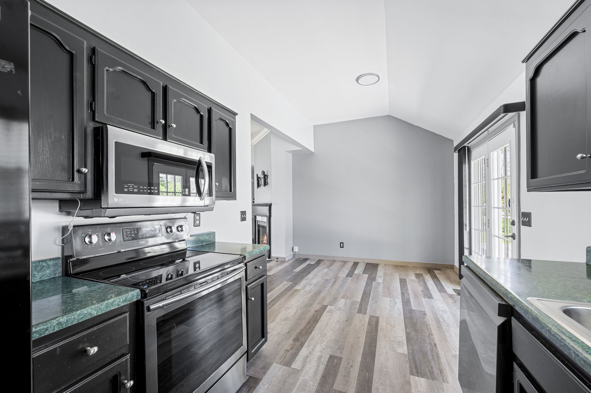 Old Hickory, Tennessee 37138, United States, 3 Bedrooms Bedrooms, ,2 BathroomsBathrooms,Residential,Pending,106228