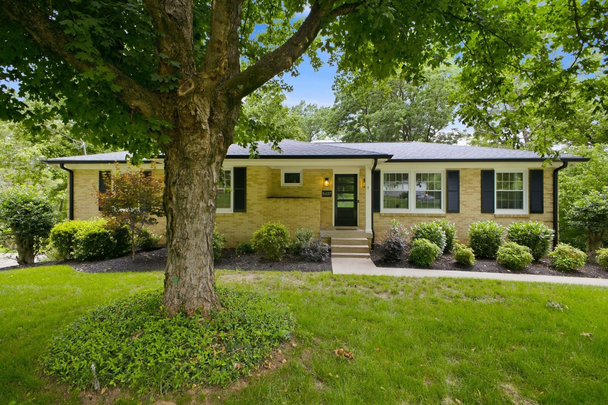 4-bed listing at 5437 Hill Road Cir, Nashville