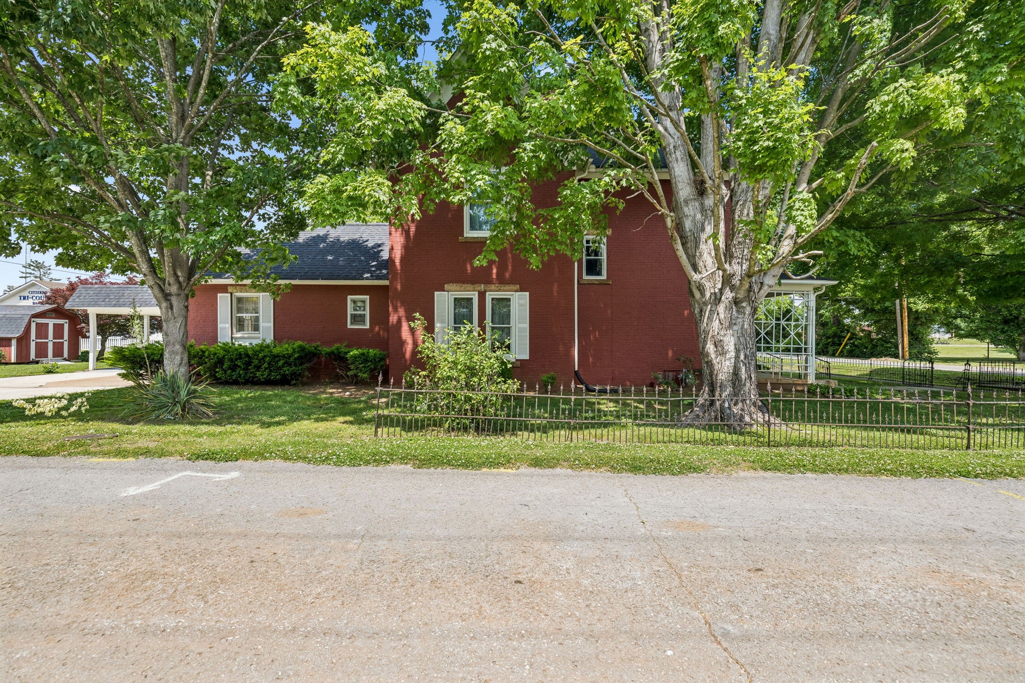 103 Cowan St W