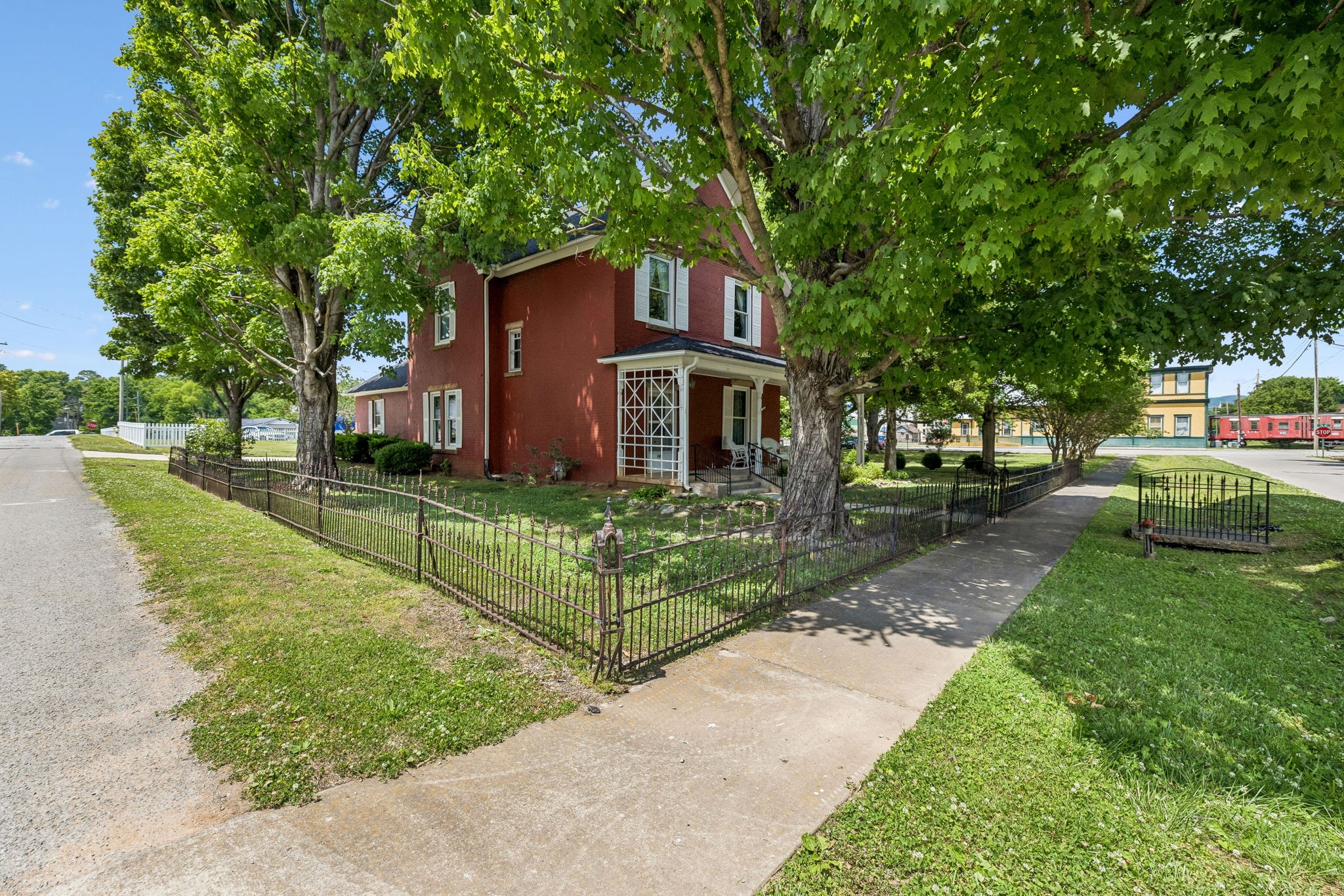 103 Cowan St W