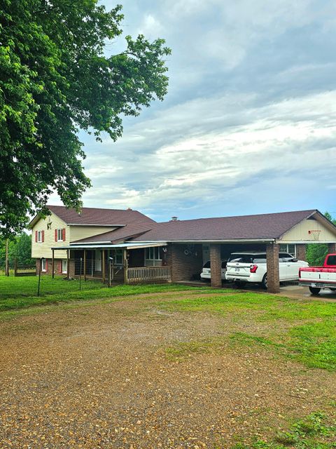 3037 Tunnel Rd Westmoreland TN 37186