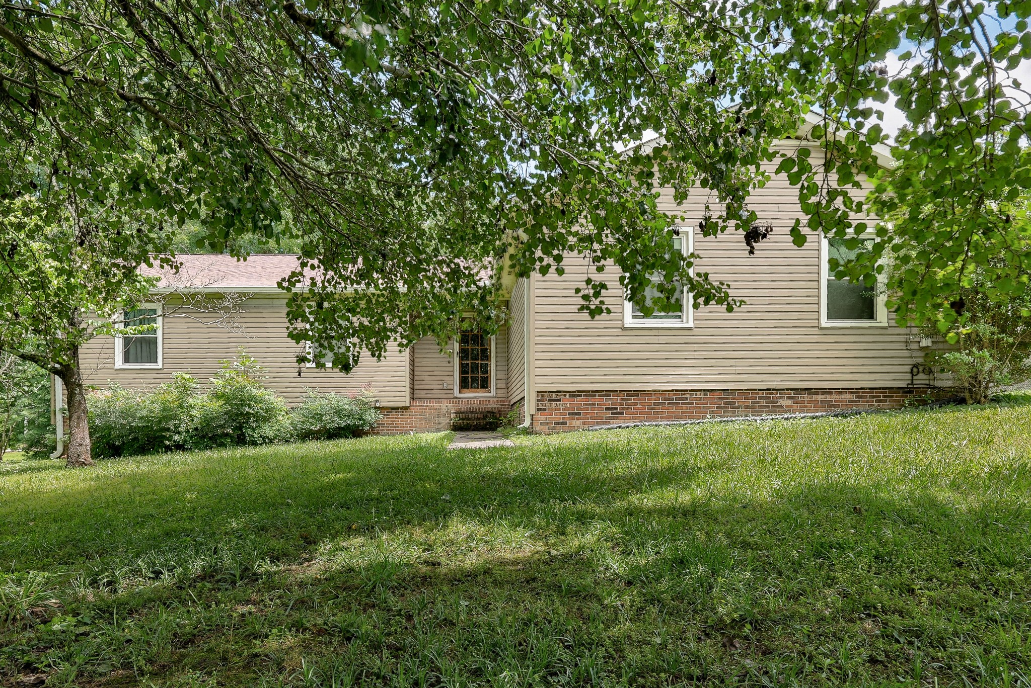 261 Glenview Dr - Photo 2