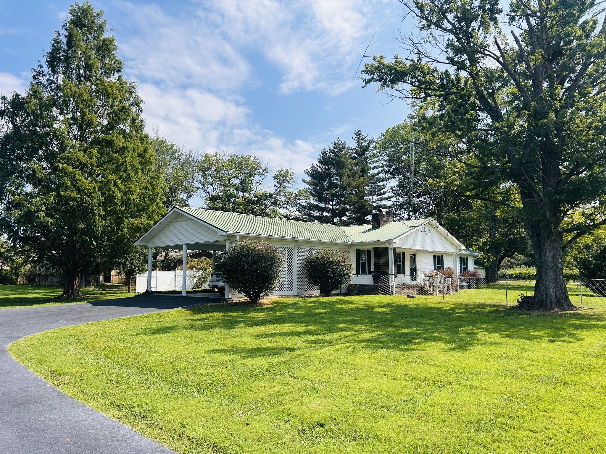 401 Hillcrest Rd