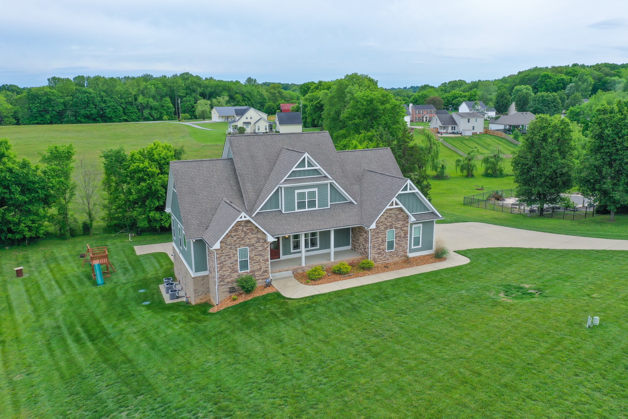 864 S Ridge Trl