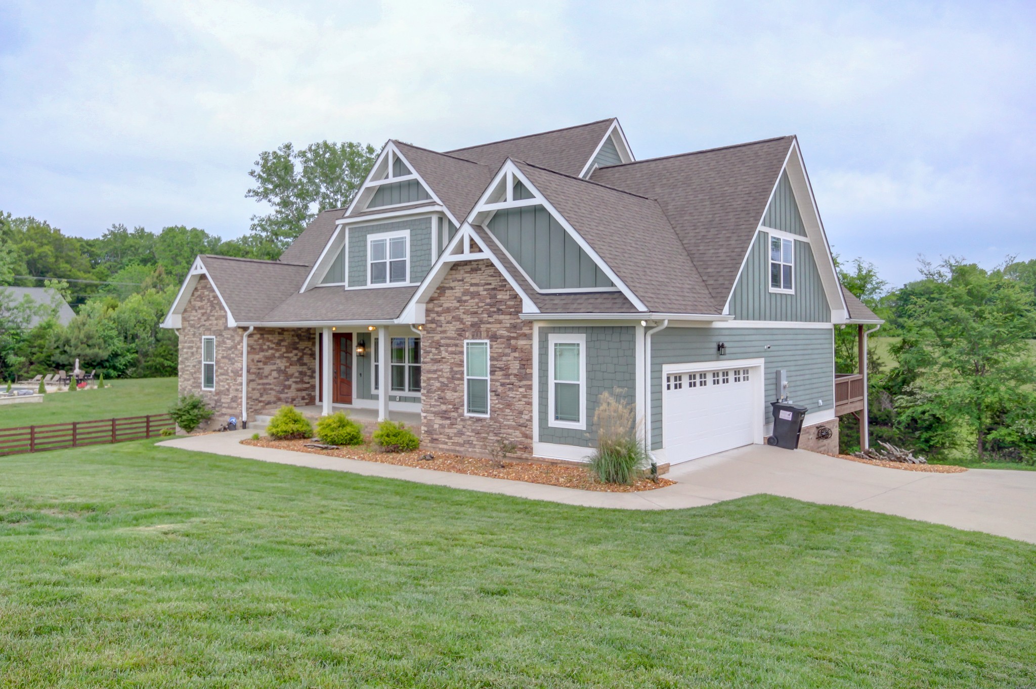864 S Ridge Trl