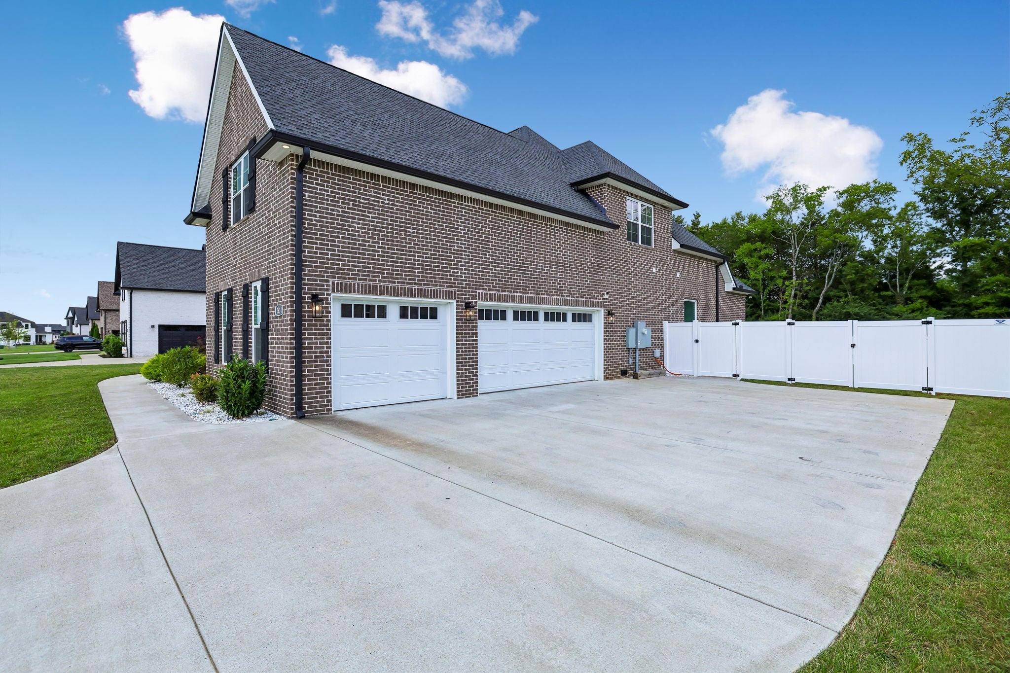 2614 Holly Springs Dr