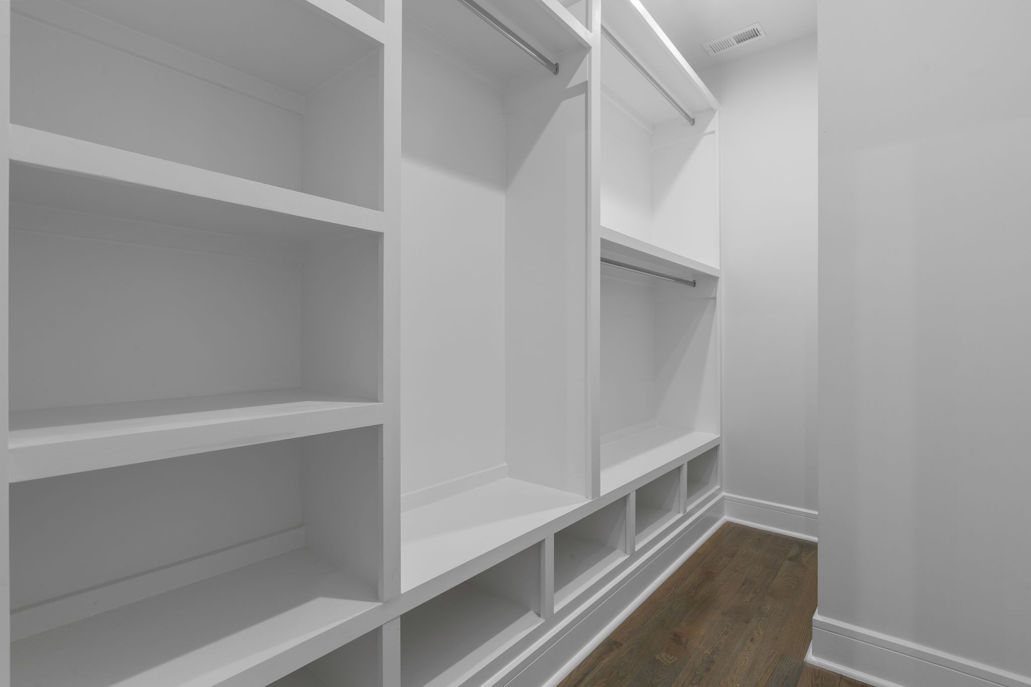 Nashville, Tennessee 37205, United States, 5 Bedrooms Bedrooms, ,6 BathroomsBathrooms,Residential,Active,176532