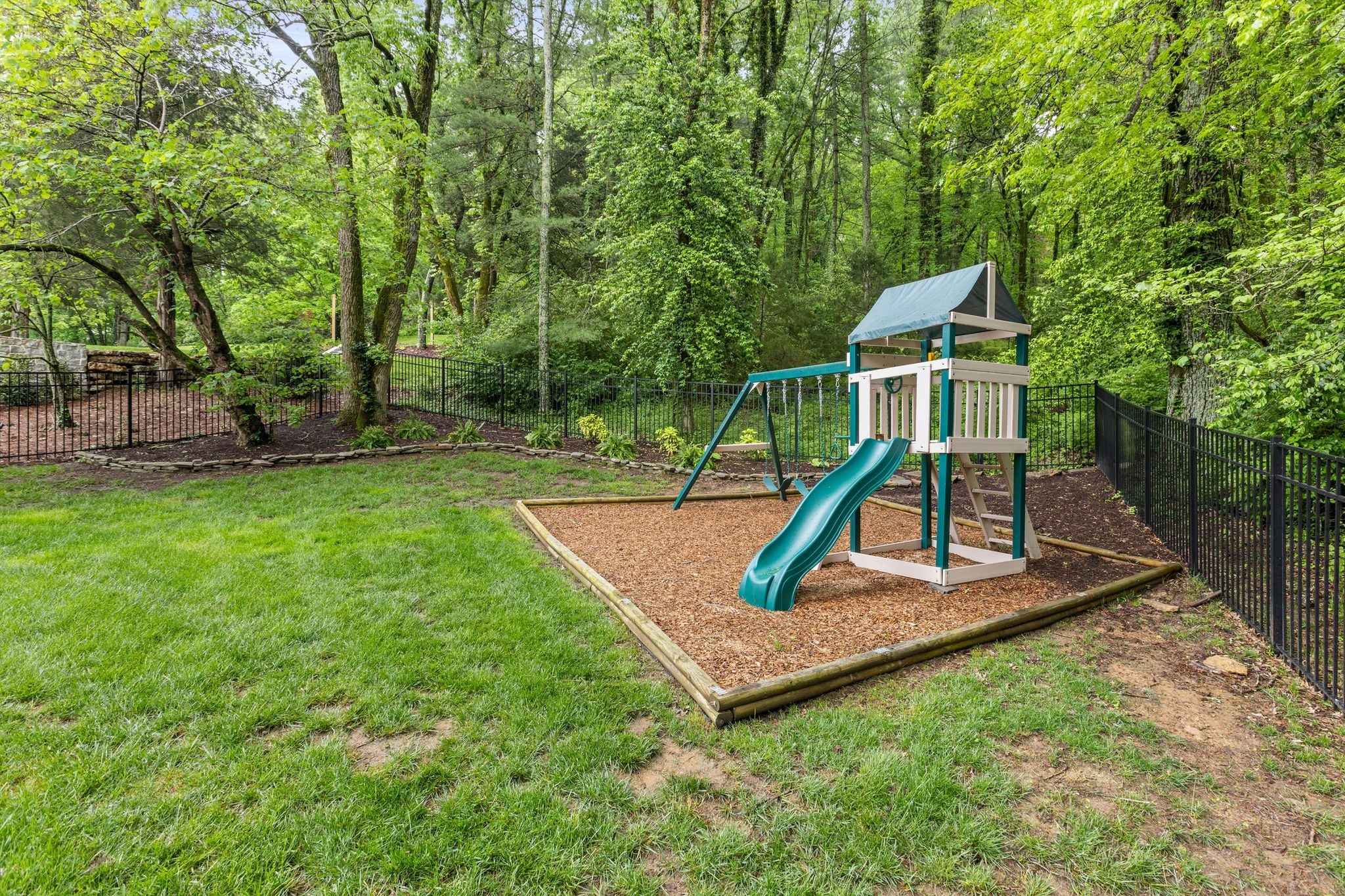 Nashville, Tennessee 37205, United States, 5 Bedrooms Bedrooms, ,6 BathroomsBathrooms,Residential,Active,176532