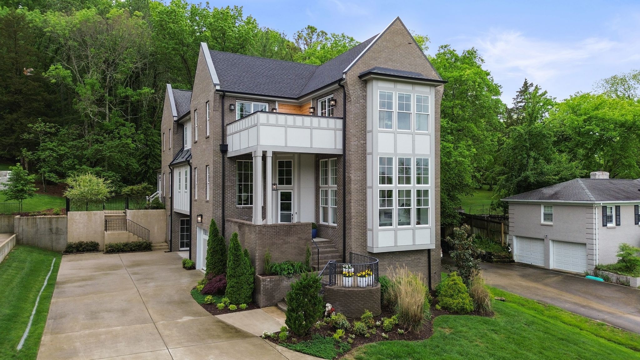 Nashville, Tennessee 37205, United States, 5 Bedrooms Bedrooms, ,6 BathroomsBathrooms,Residential,Active,176532