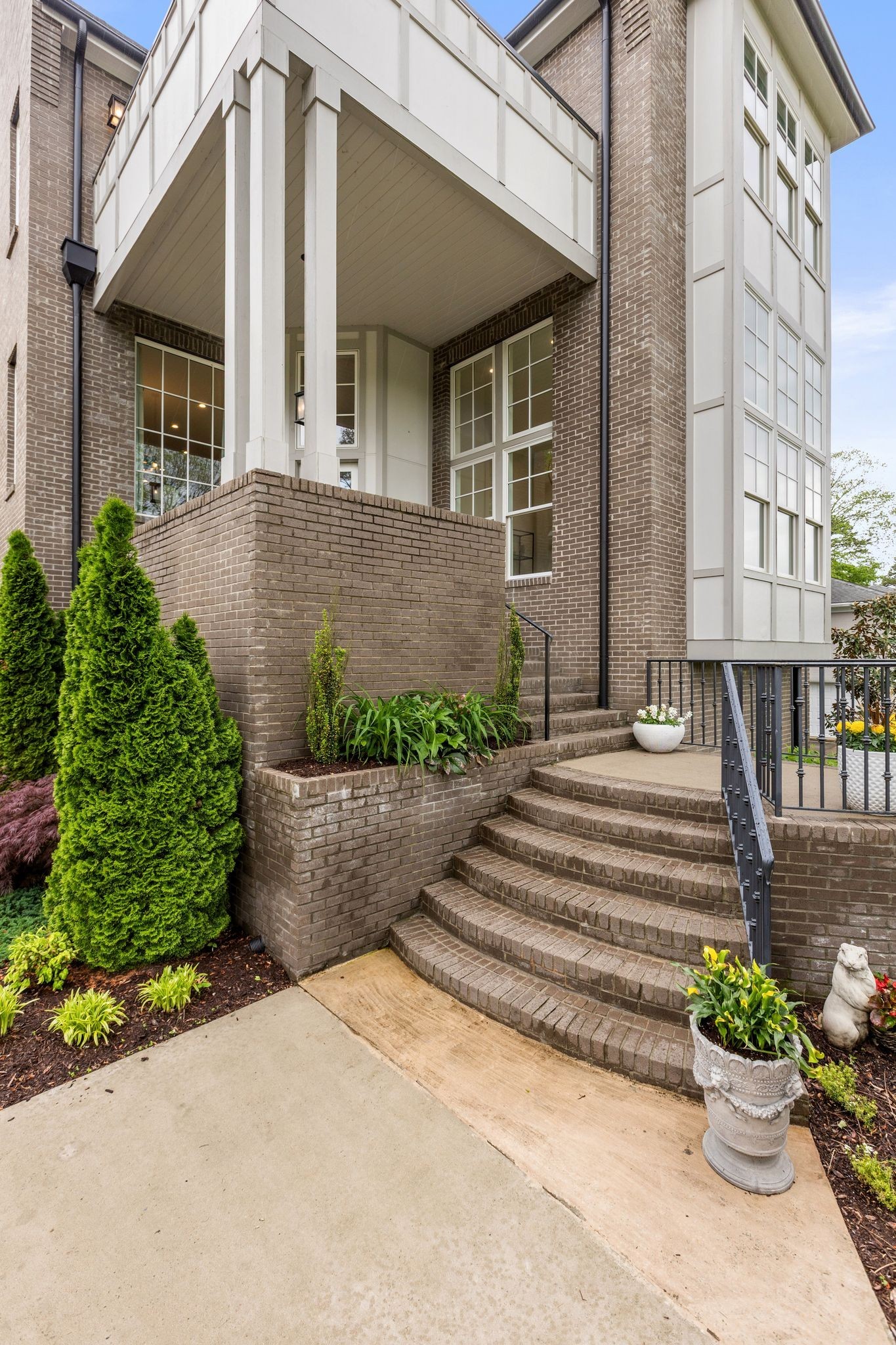 Nashville, Tennessee 37205, United States, 5 Bedrooms Bedrooms, ,6 BathroomsBathrooms,Residential,Active,176532