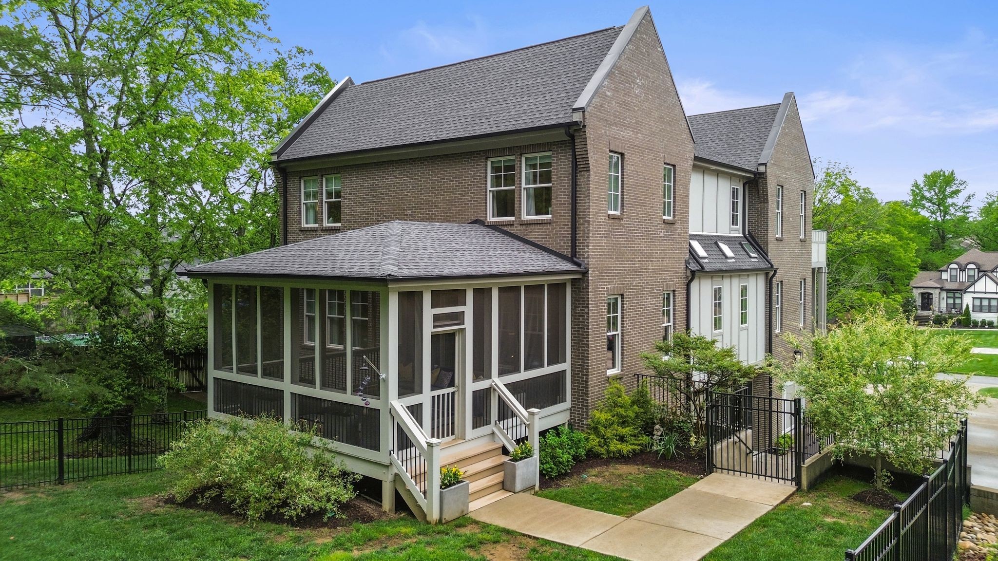 Nashville, Tennessee 37205, United States, 5 Bedrooms Bedrooms, ,6 BathroomsBathrooms,Residential,Active,176532