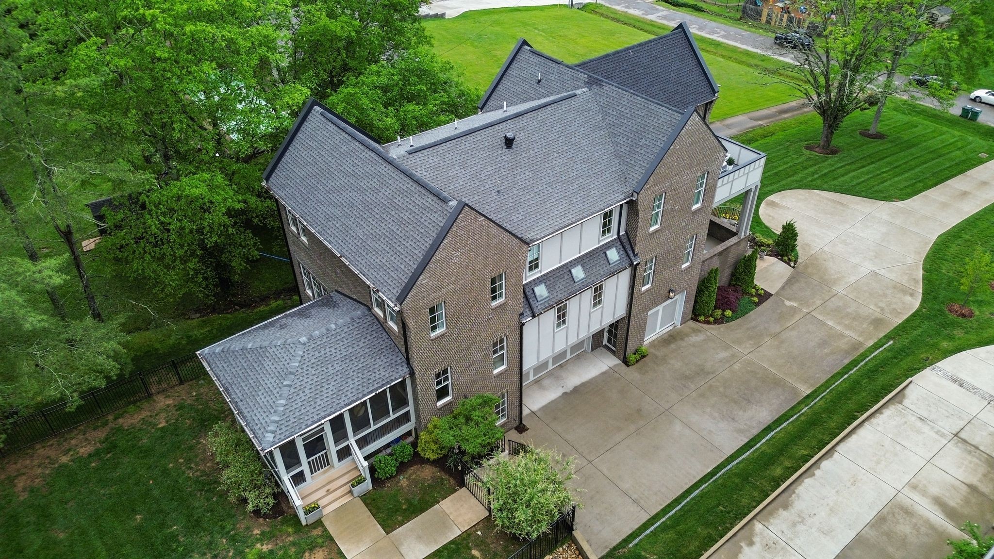 Nashville, Tennessee 37205, United States, 5 Bedrooms Bedrooms, ,6 BathroomsBathrooms,Residential,Active,176532