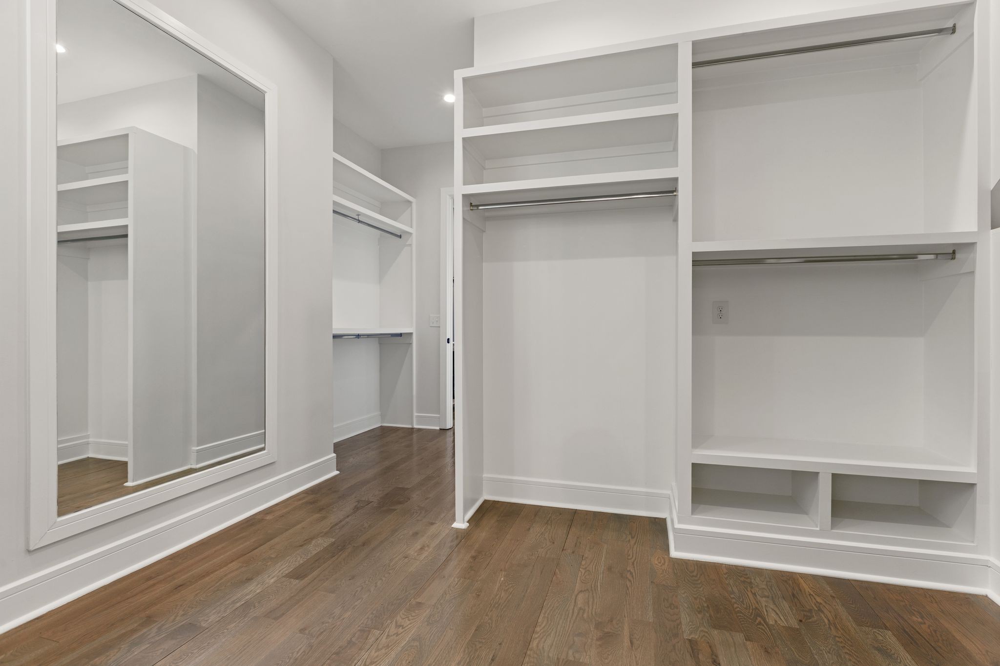 Nashville, Tennessee 37205, United States, 5 Bedrooms Bedrooms, ,6 BathroomsBathrooms,Residential,Active,176532