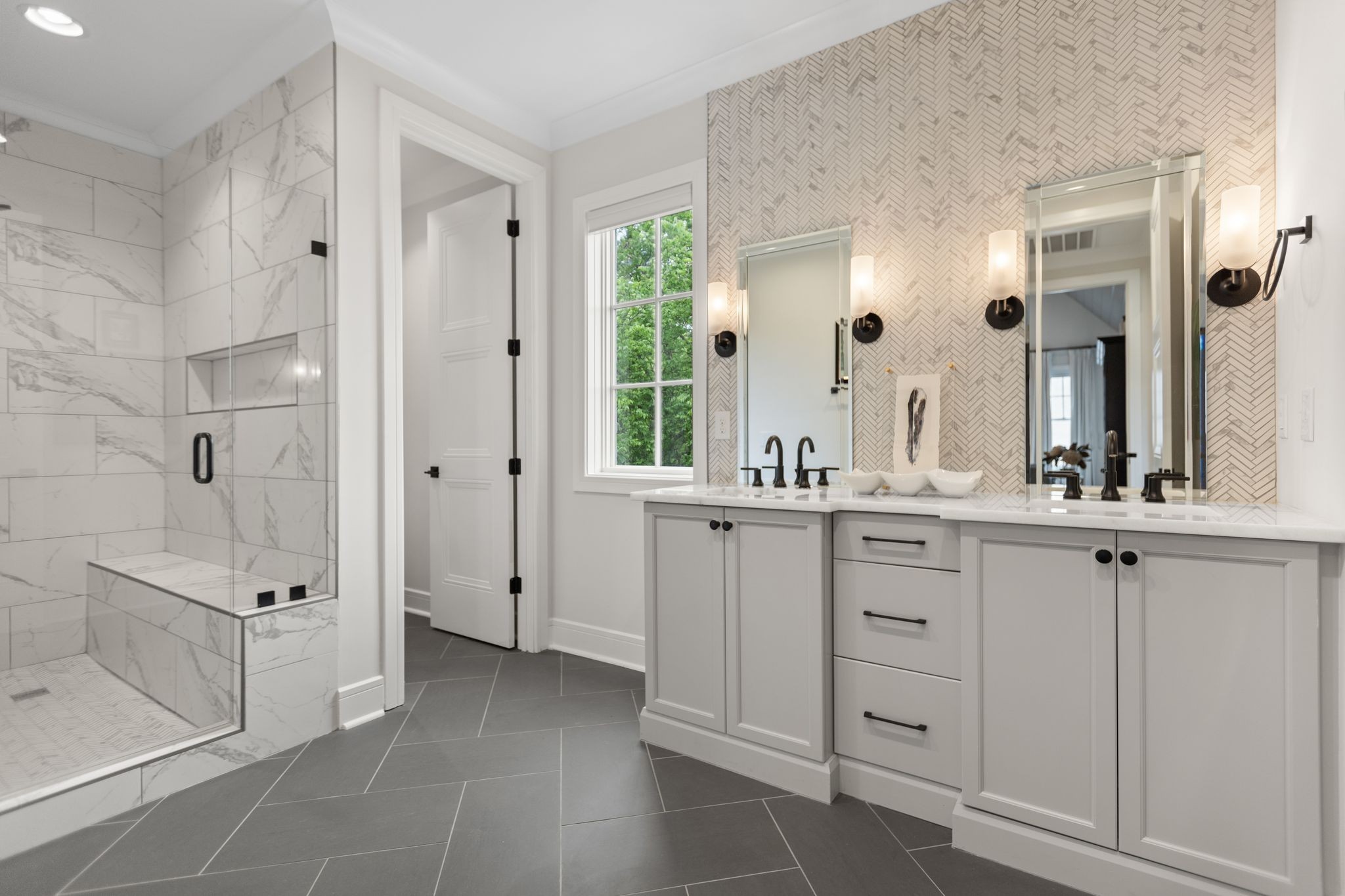 Nashville, Tennessee 37205, United States, 5 Bedrooms Bedrooms, ,6 BathroomsBathrooms,Residential,Active,176532