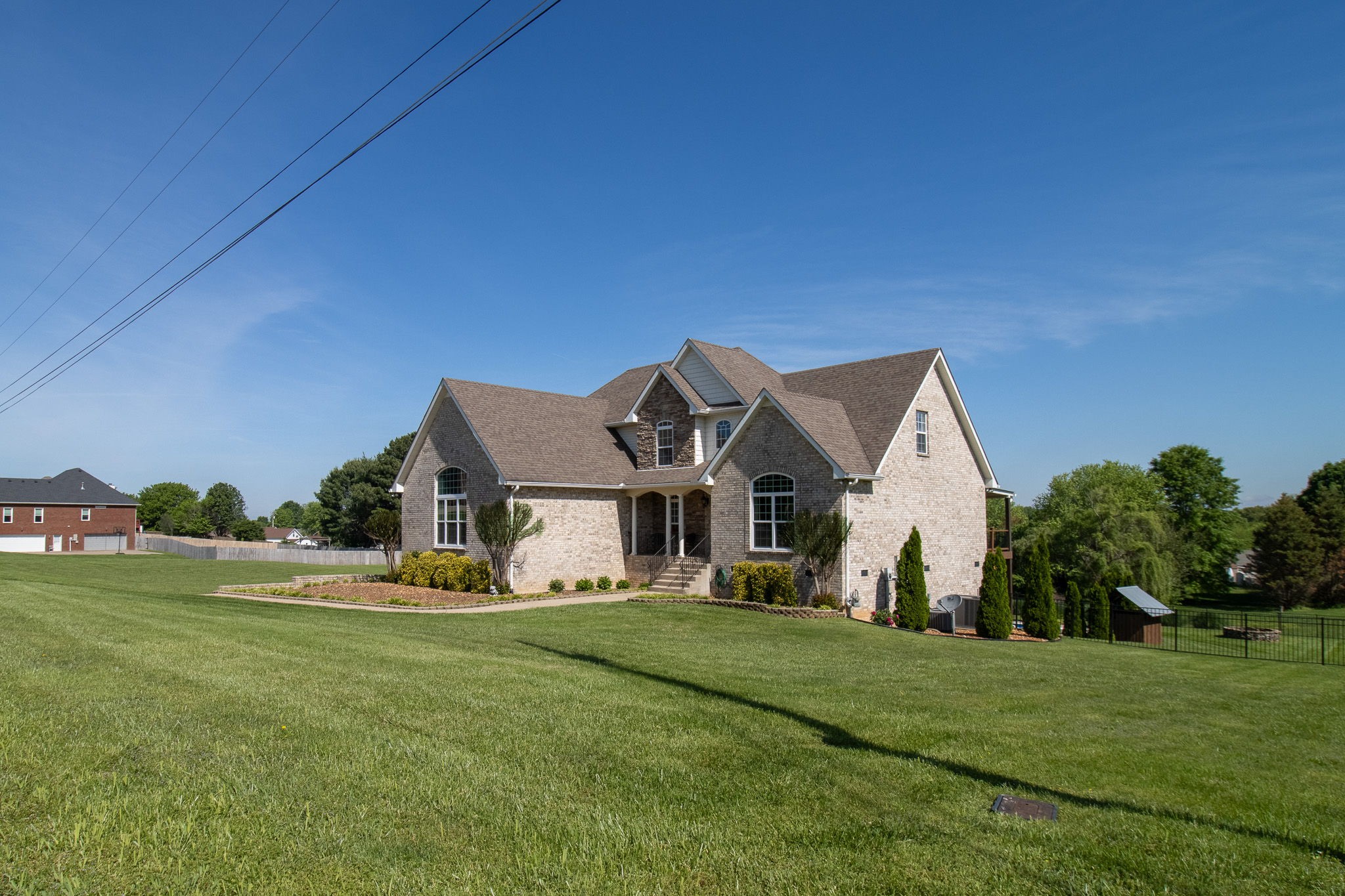 1021 Luton Way