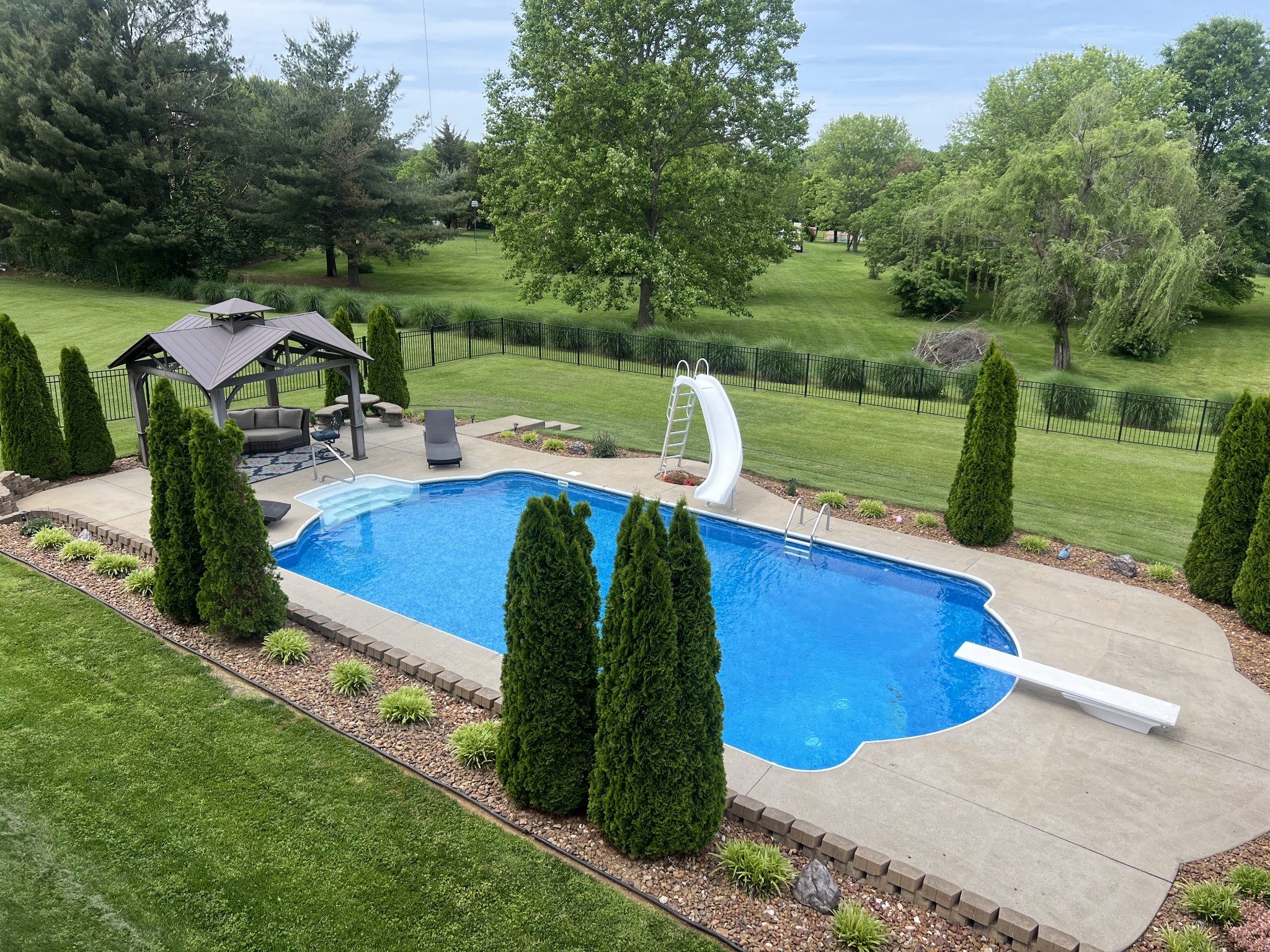 1021 Luton Way