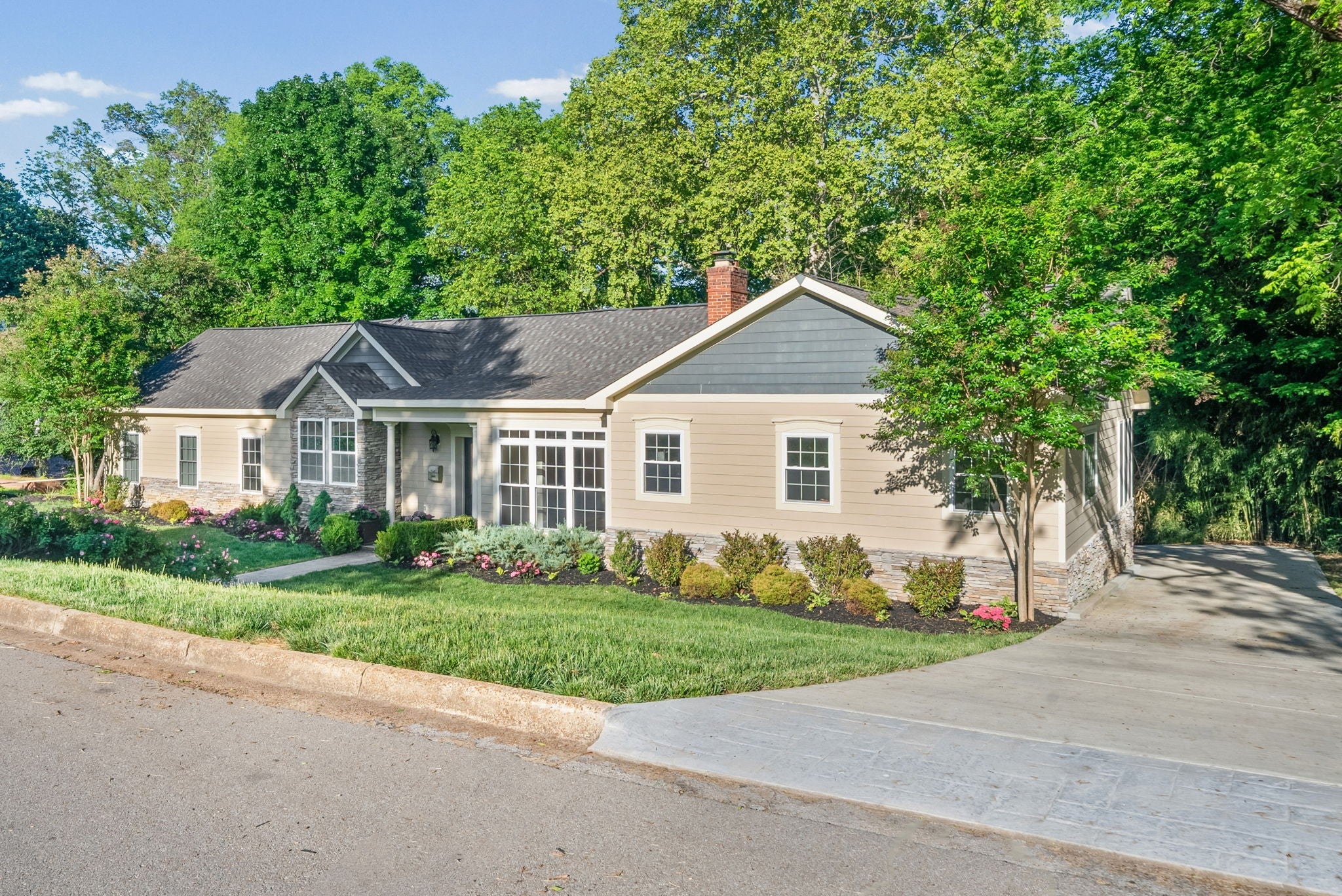 171 W Glenwood Dr