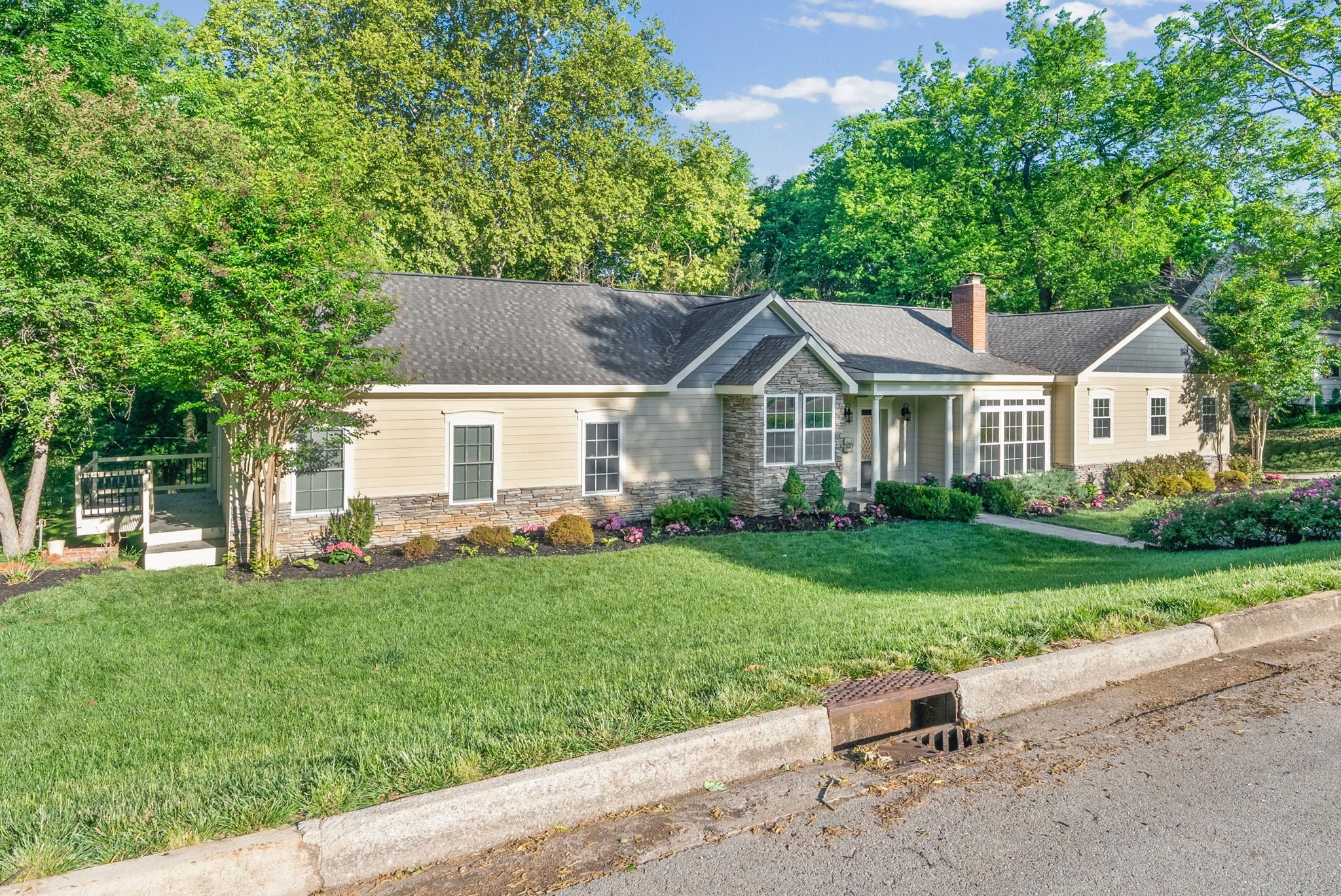 171 W Glenwood Dr