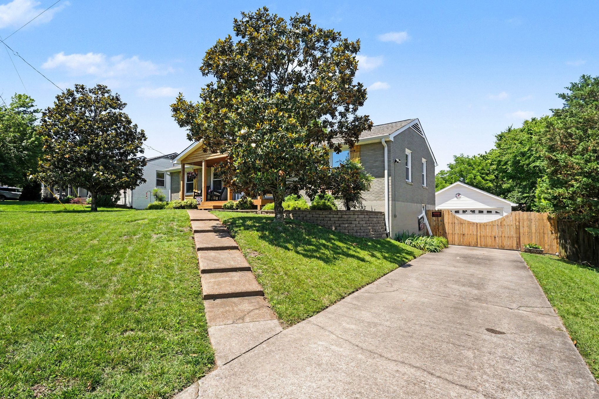 824 Roseview Dr