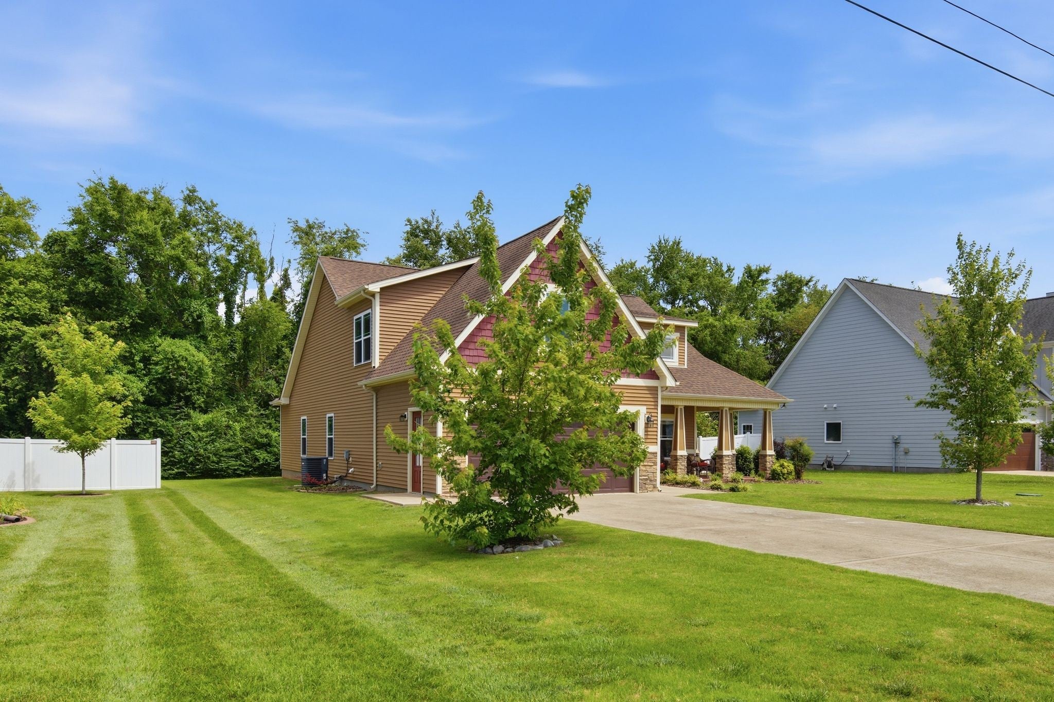 640 Laurel Ln
