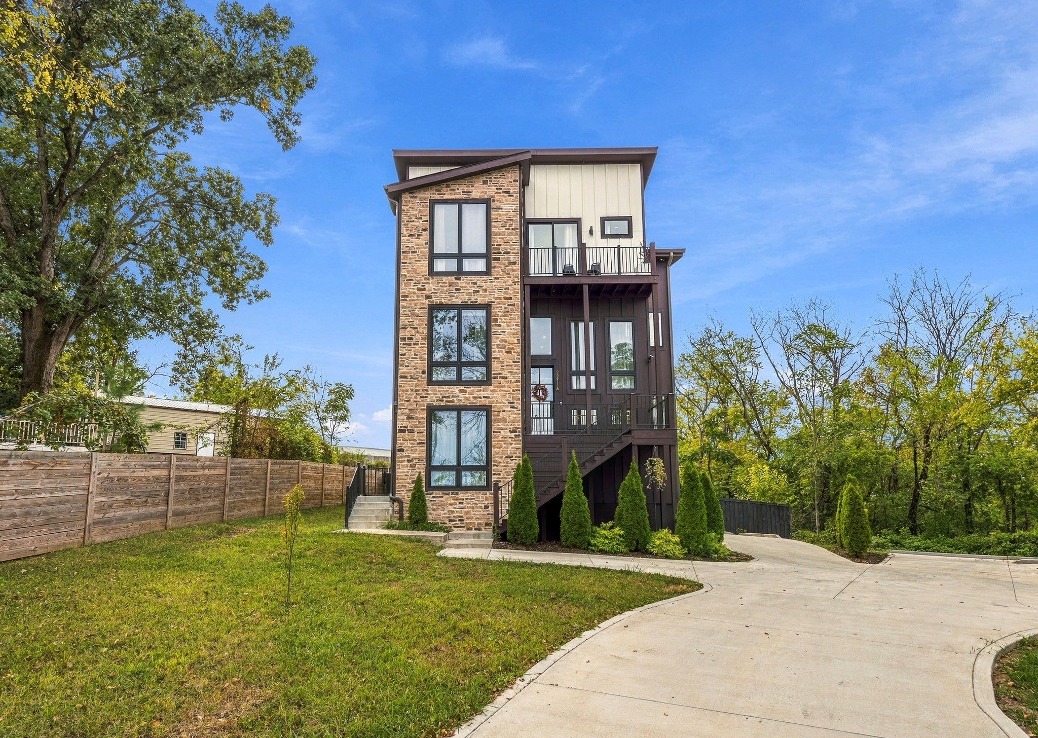 2211 Summitt Ave A - Photo 2