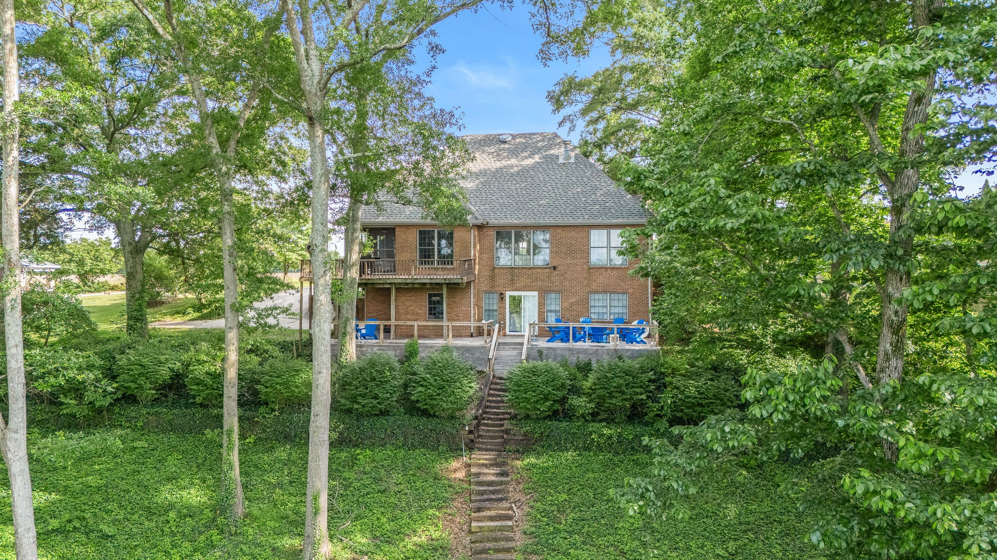 208 Loop Dr