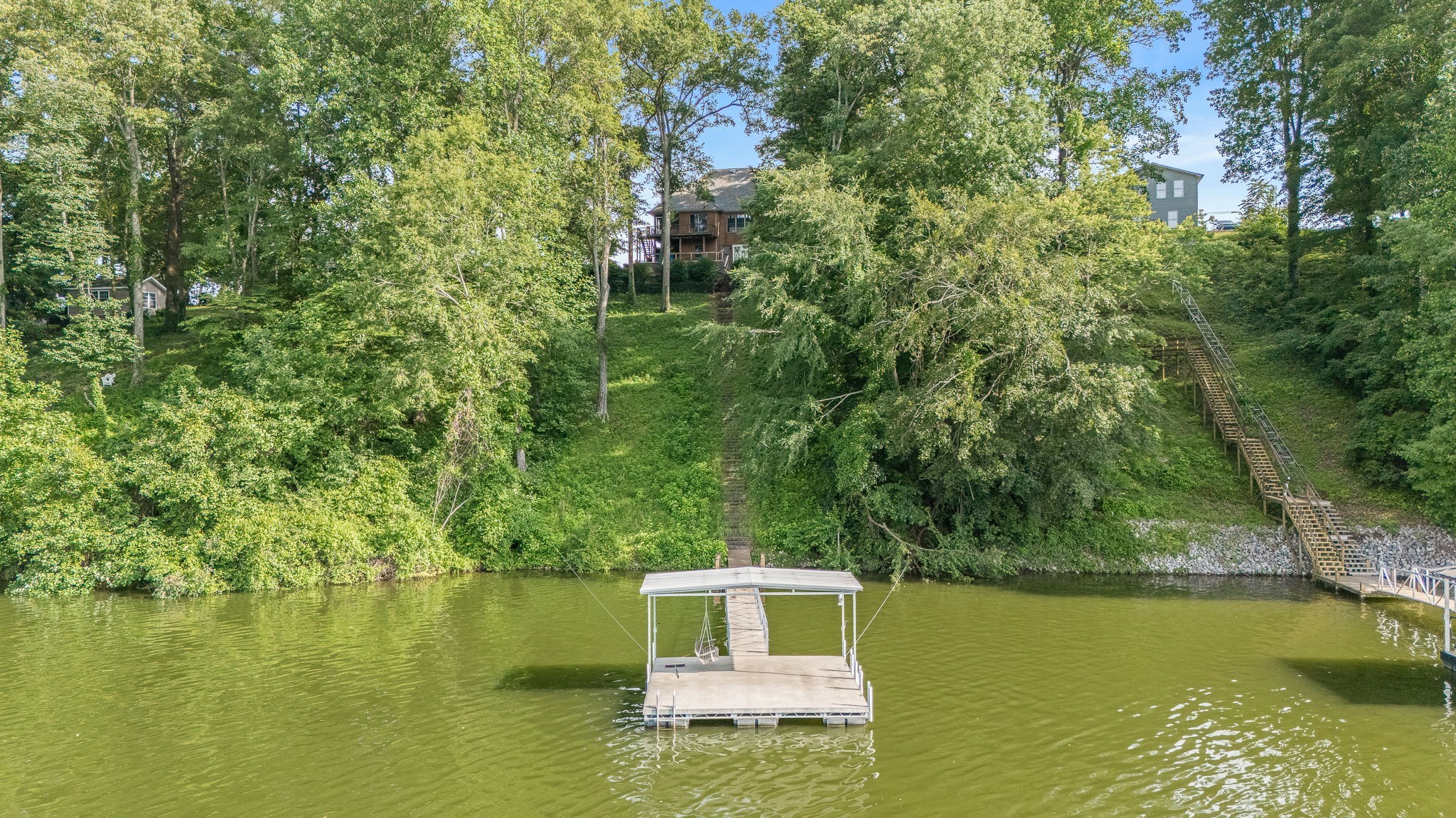 208 Loop Dr