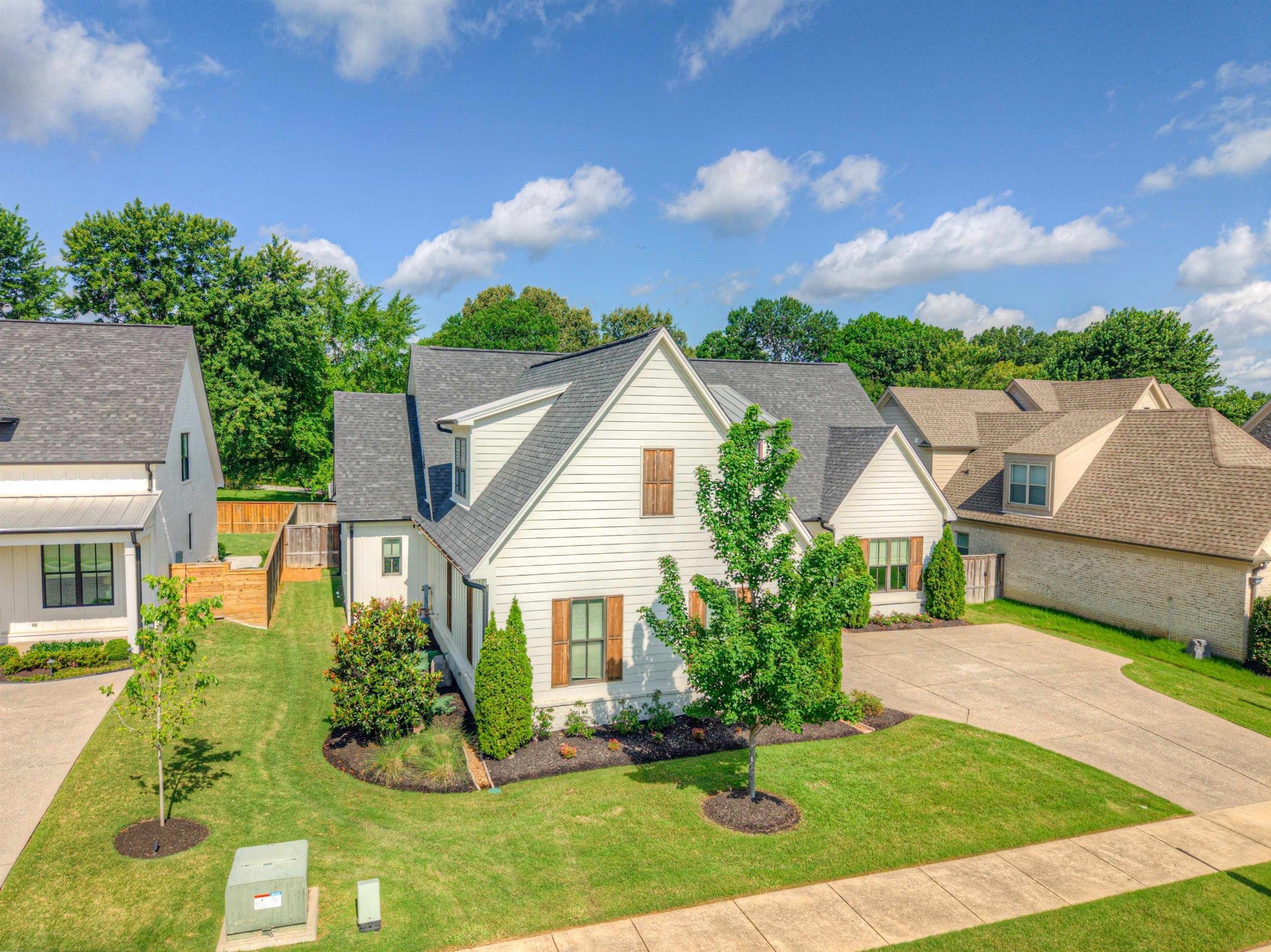 1283 BELFAIR DR