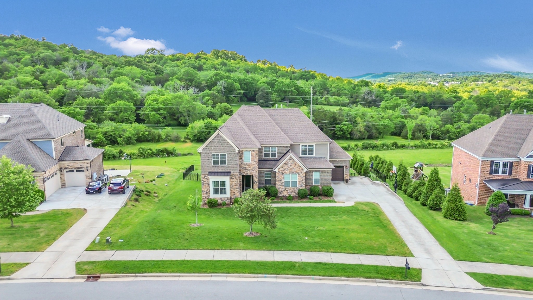 Brentwood, Tennessee 37027, United States, 6 Bedrooms Bedrooms, ,6 BathroomsBathrooms,Residential,Pending,127792