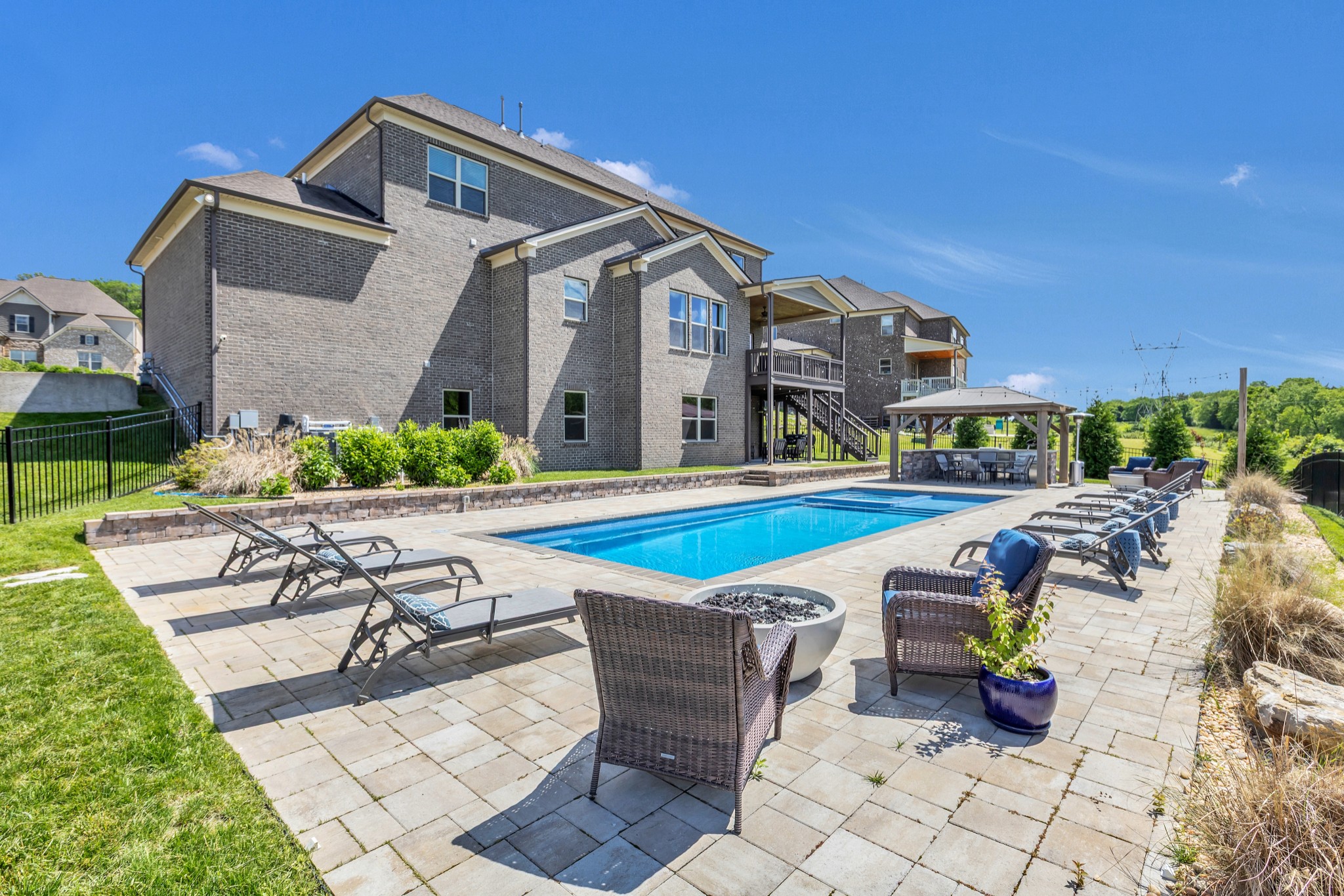 Brentwood, Tennessee 37027, United States, 6 Bedrooms Bedrooms, ,6 BathroomsBathrooms,Residential,Pending,127792