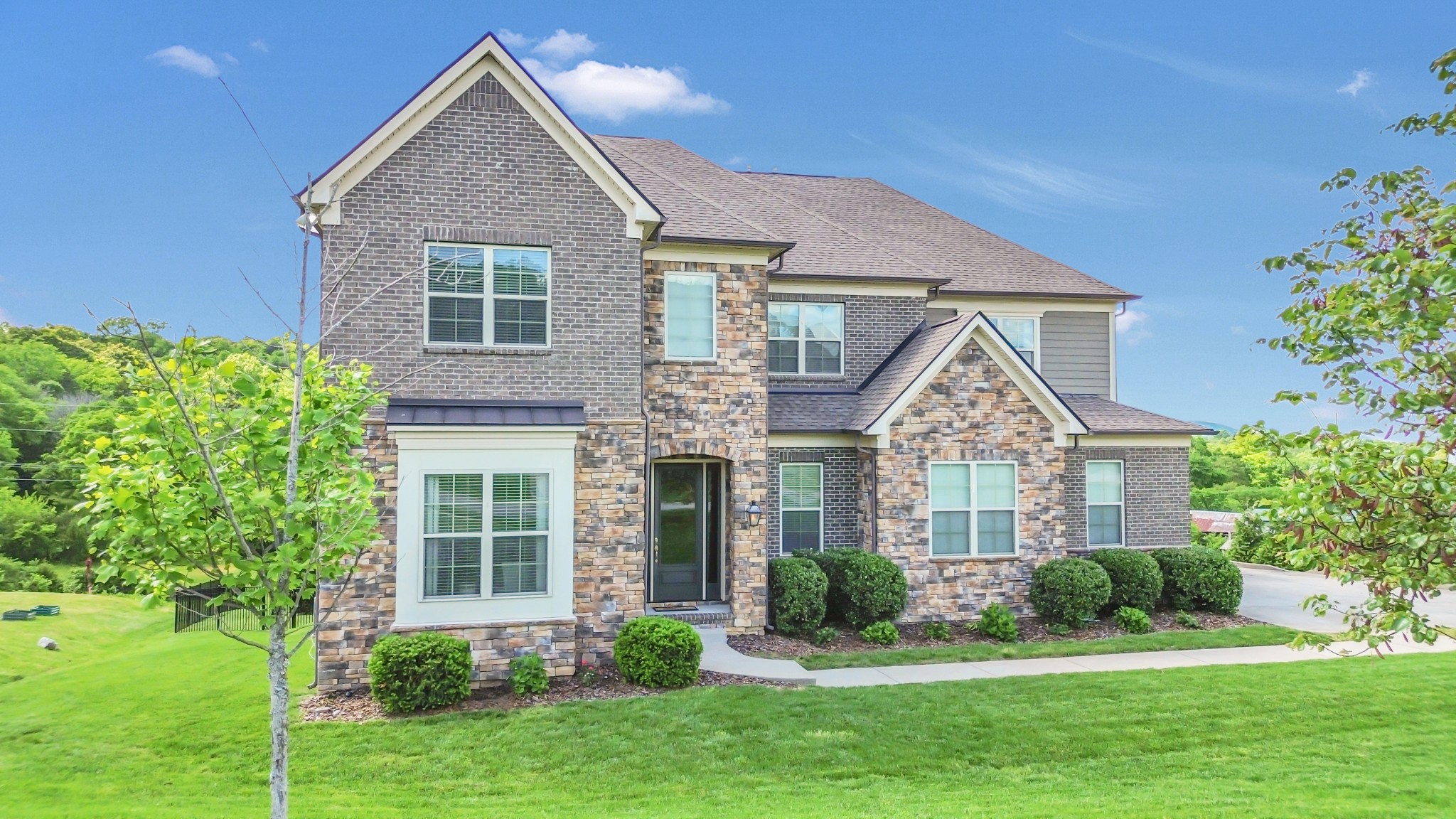 Brentwood, Tennessee 37027, United States, 6 Bedrooms Bedrooms, ,6 BathroomsBathrooms,Residential,Pending,127792