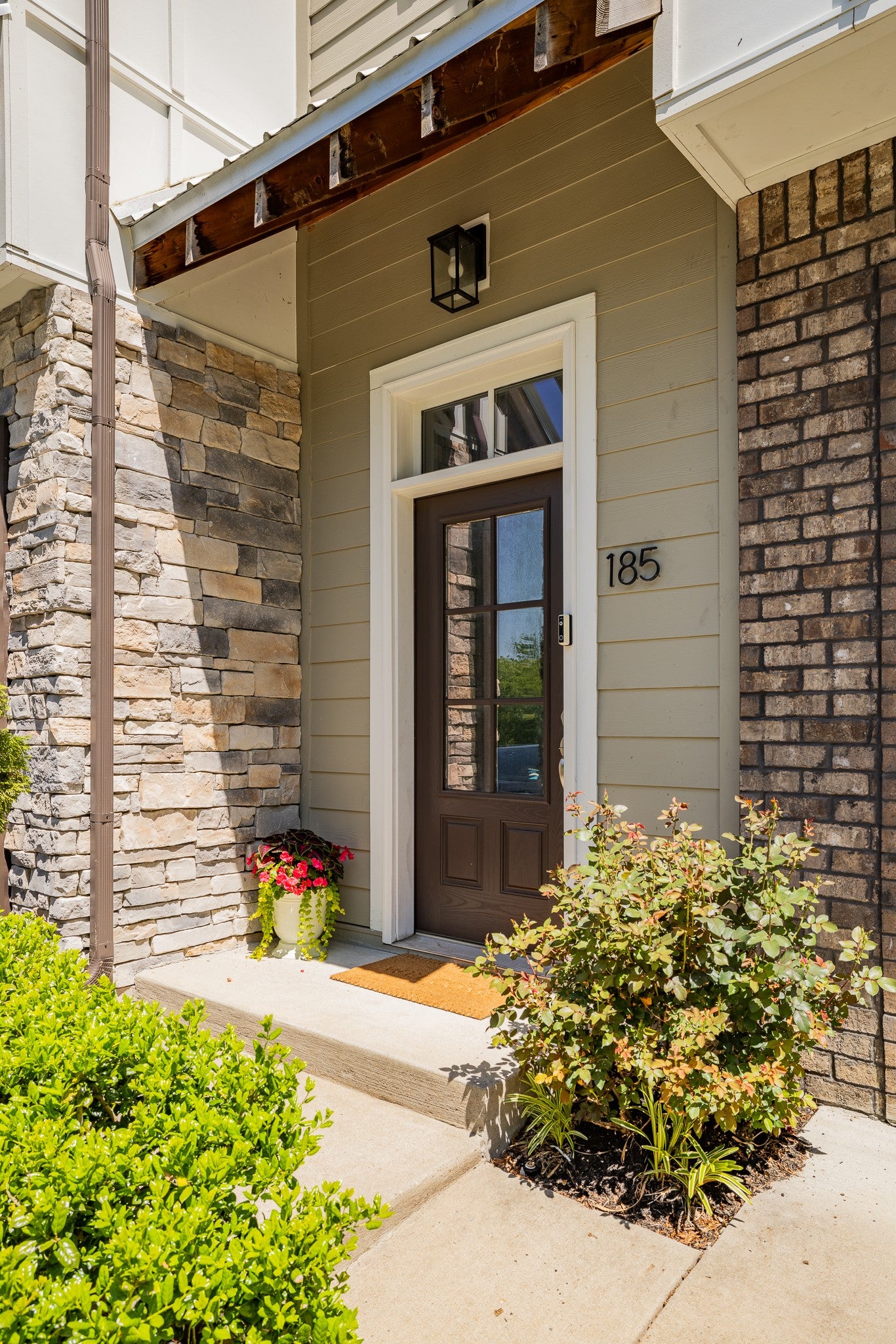 3-bed condo for sale in Nashville, TN 37209, 185 Stonecrest Dr 185 Stonecrest Dr, Nashville TN 37209 3-bed condo, photo 2 of 30
