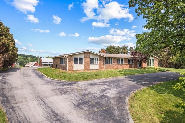 880 Old Smithville Hwy N