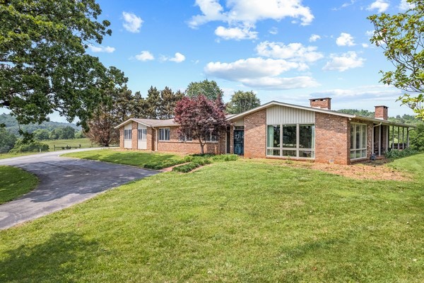 880 Old Smithville Hwy N