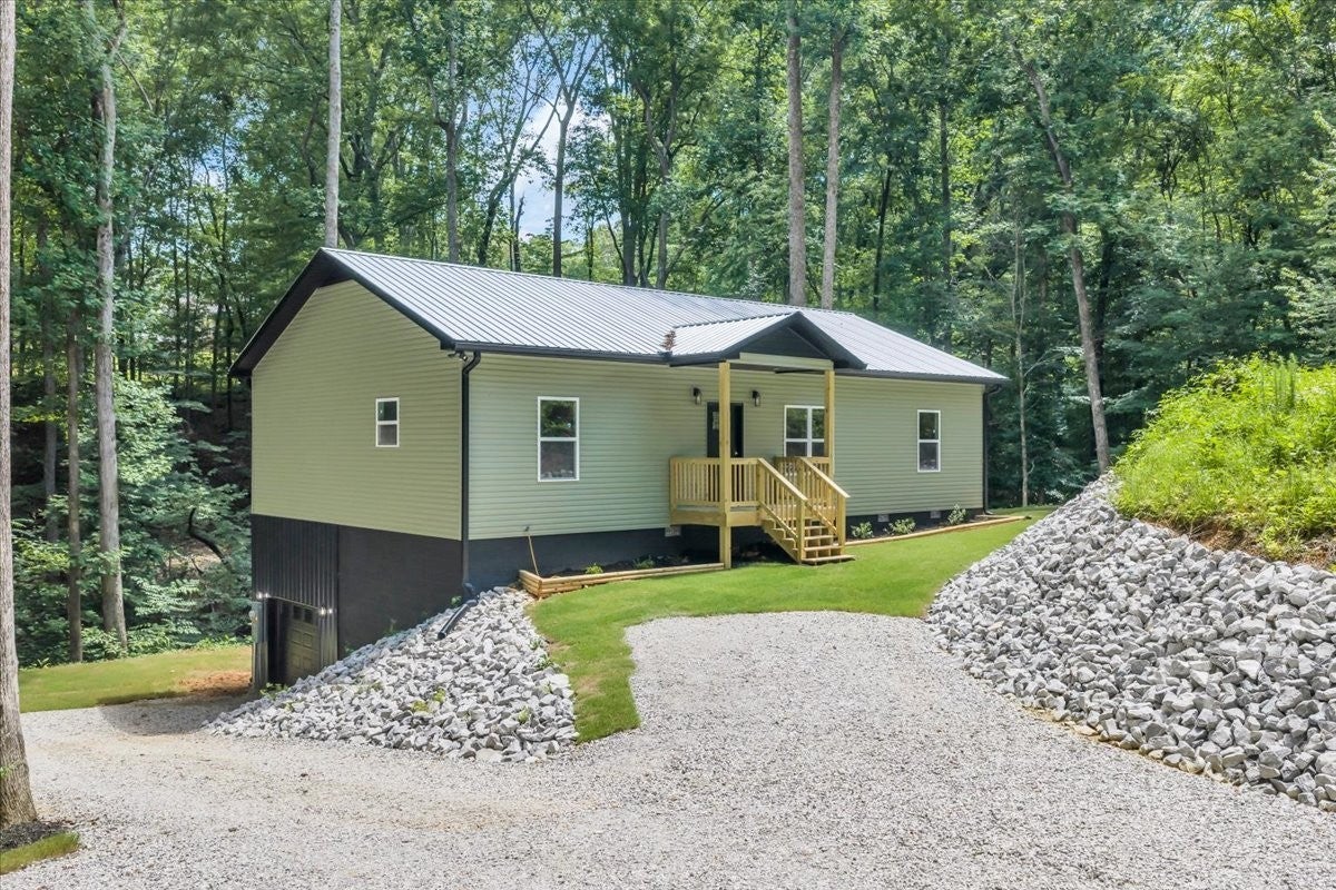 226 Woodland Way