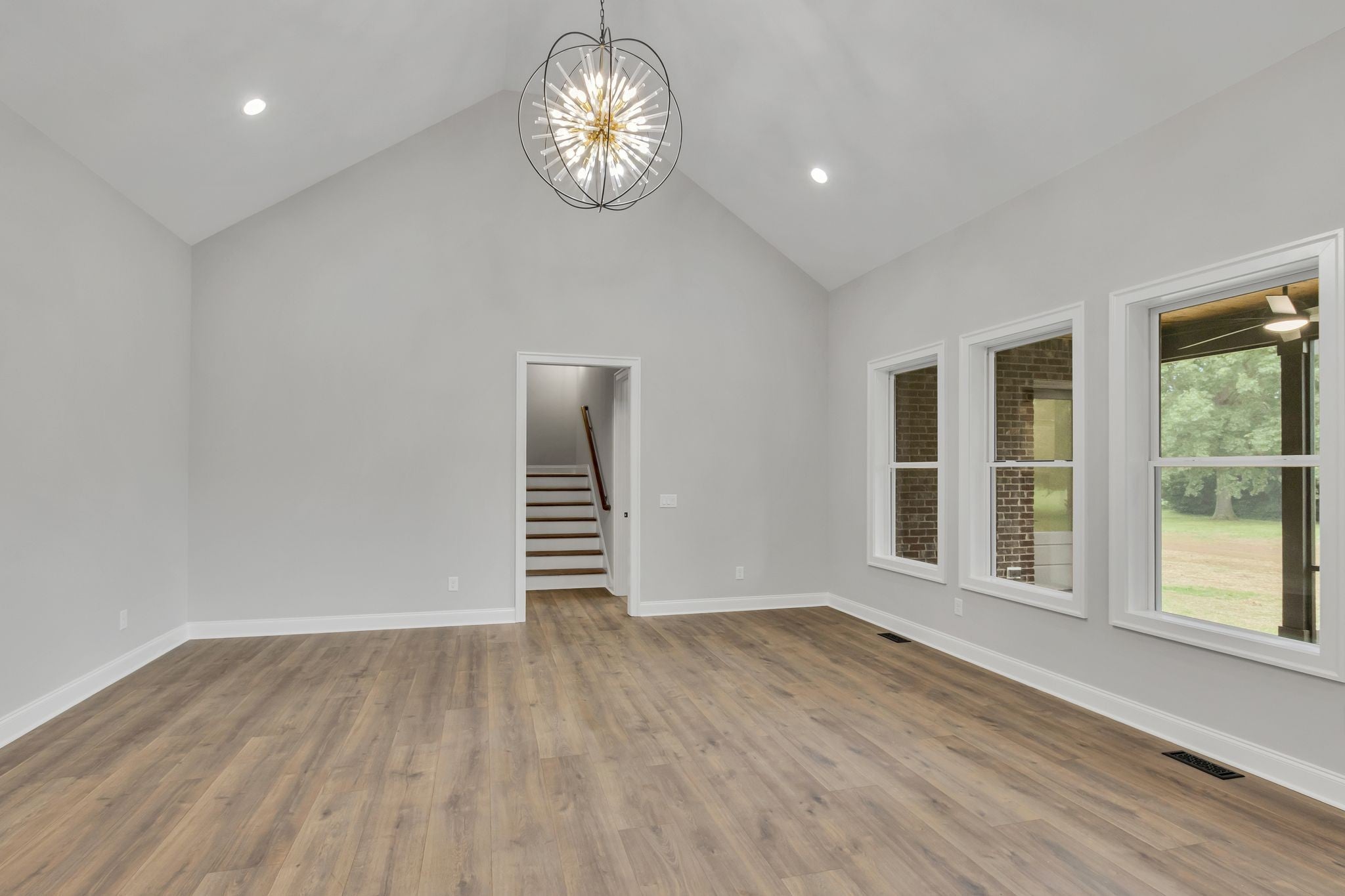 105 Arkow Ln