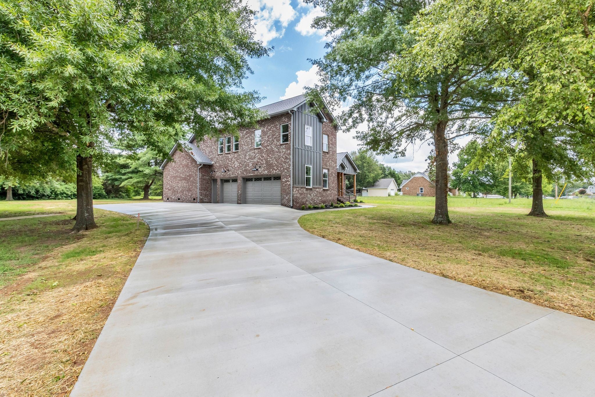 105 Arkow Ln