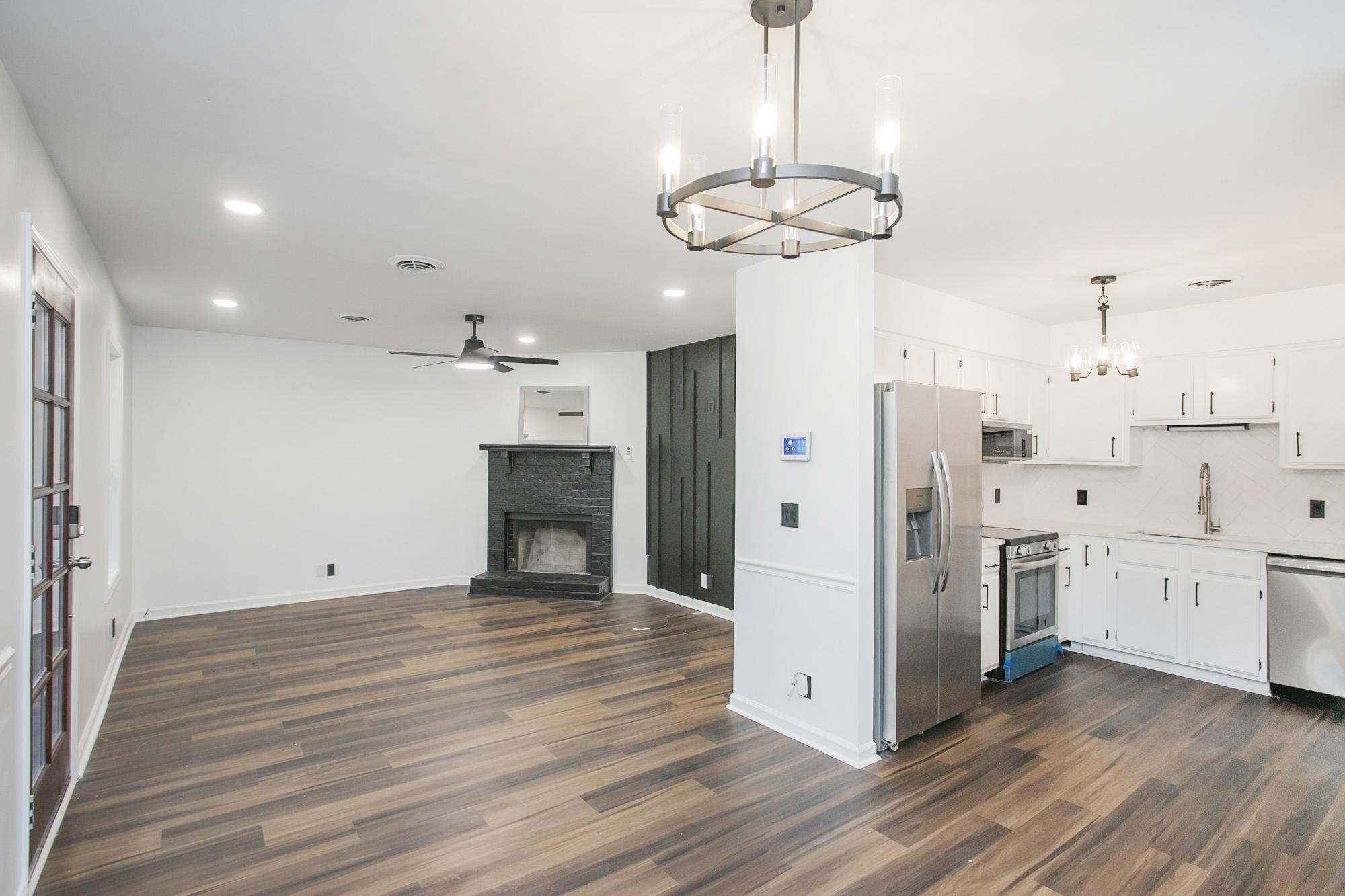 801 Charlie Pl