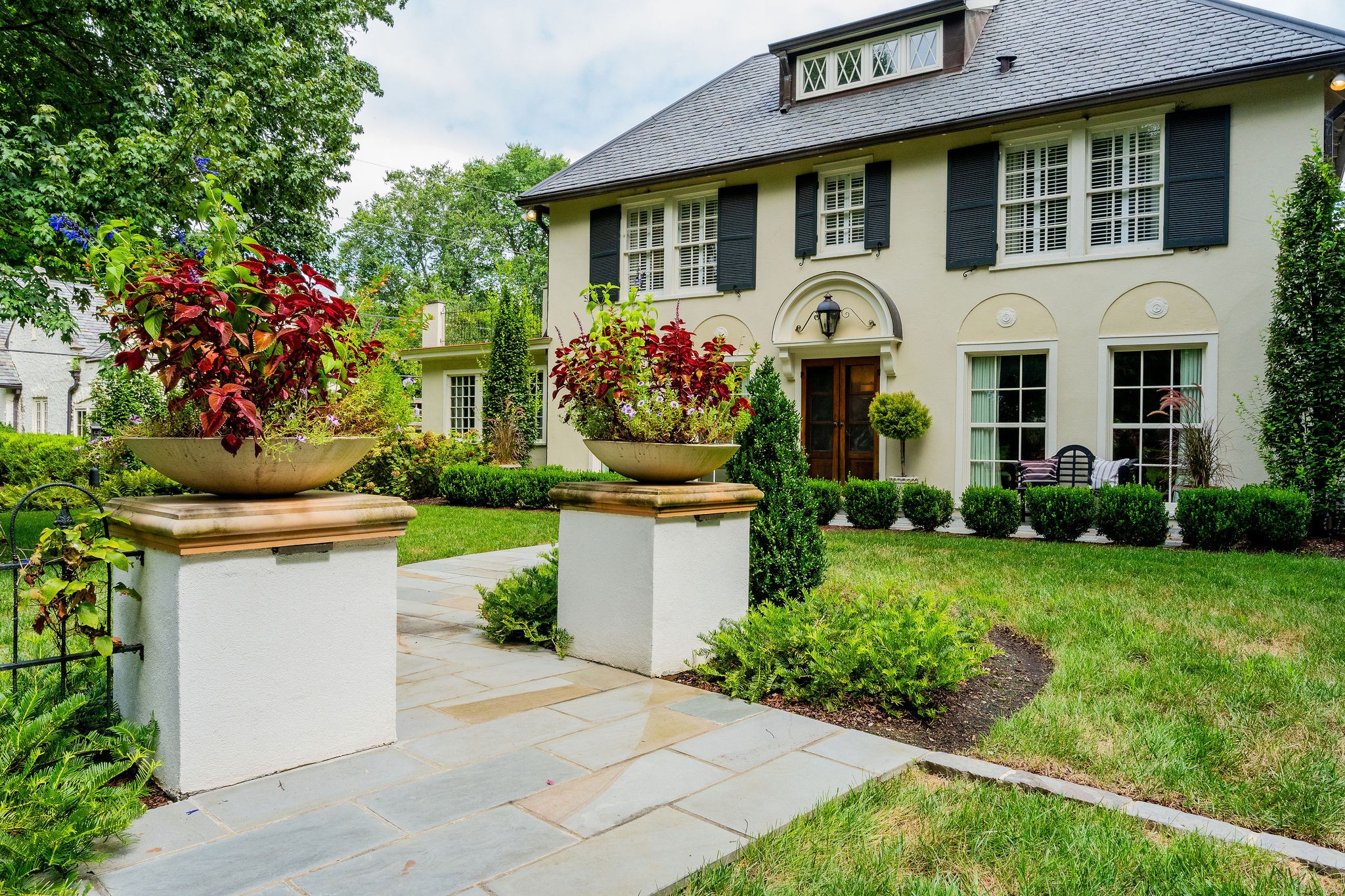 218 Deer Park Dr