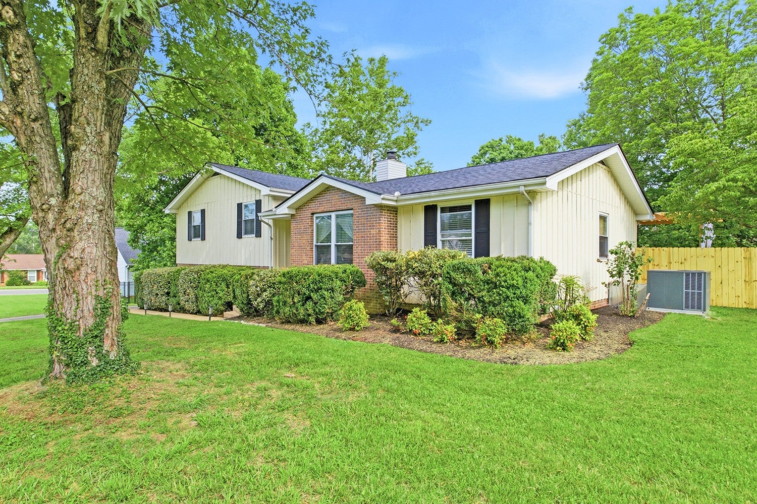 3-bed home sold in Nashville, TN 37221, 7220 Belle Chasse Dr 7220 Belle Chasse Dr, Nashville TN 37221 3-bed home, photo 2 of 30