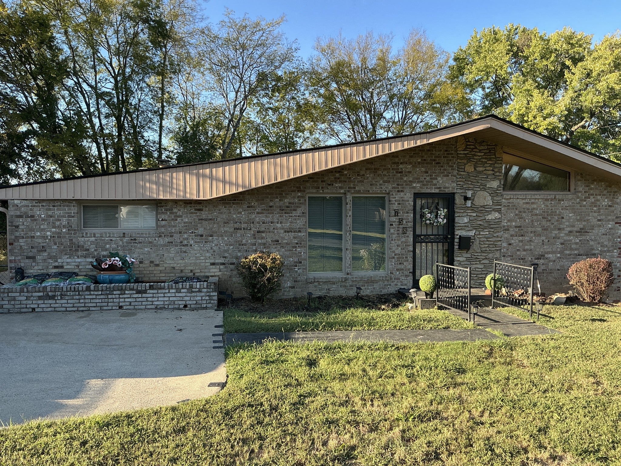3-bed listing at 758 Moormans Arm Rd, Nashville