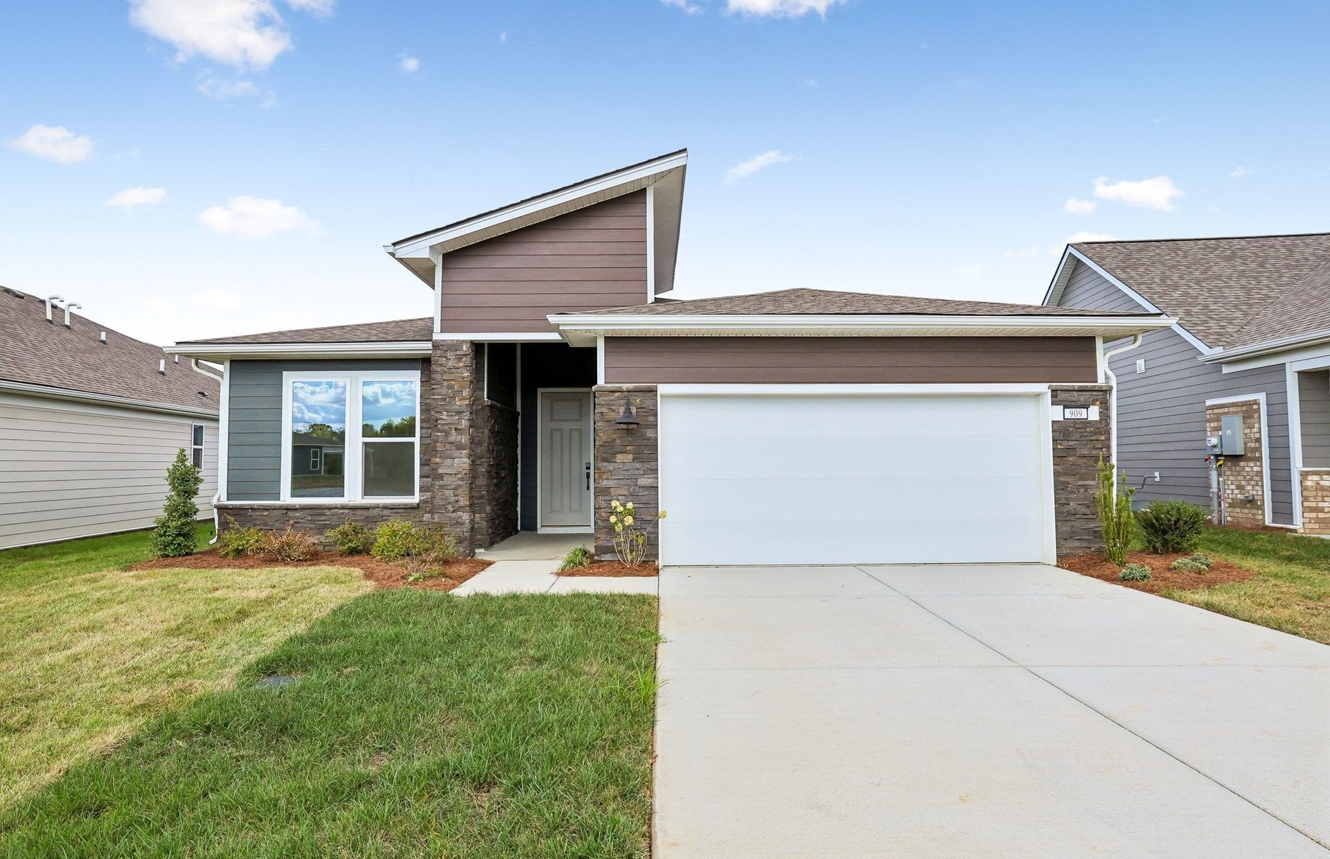 909 Bur Oak Road