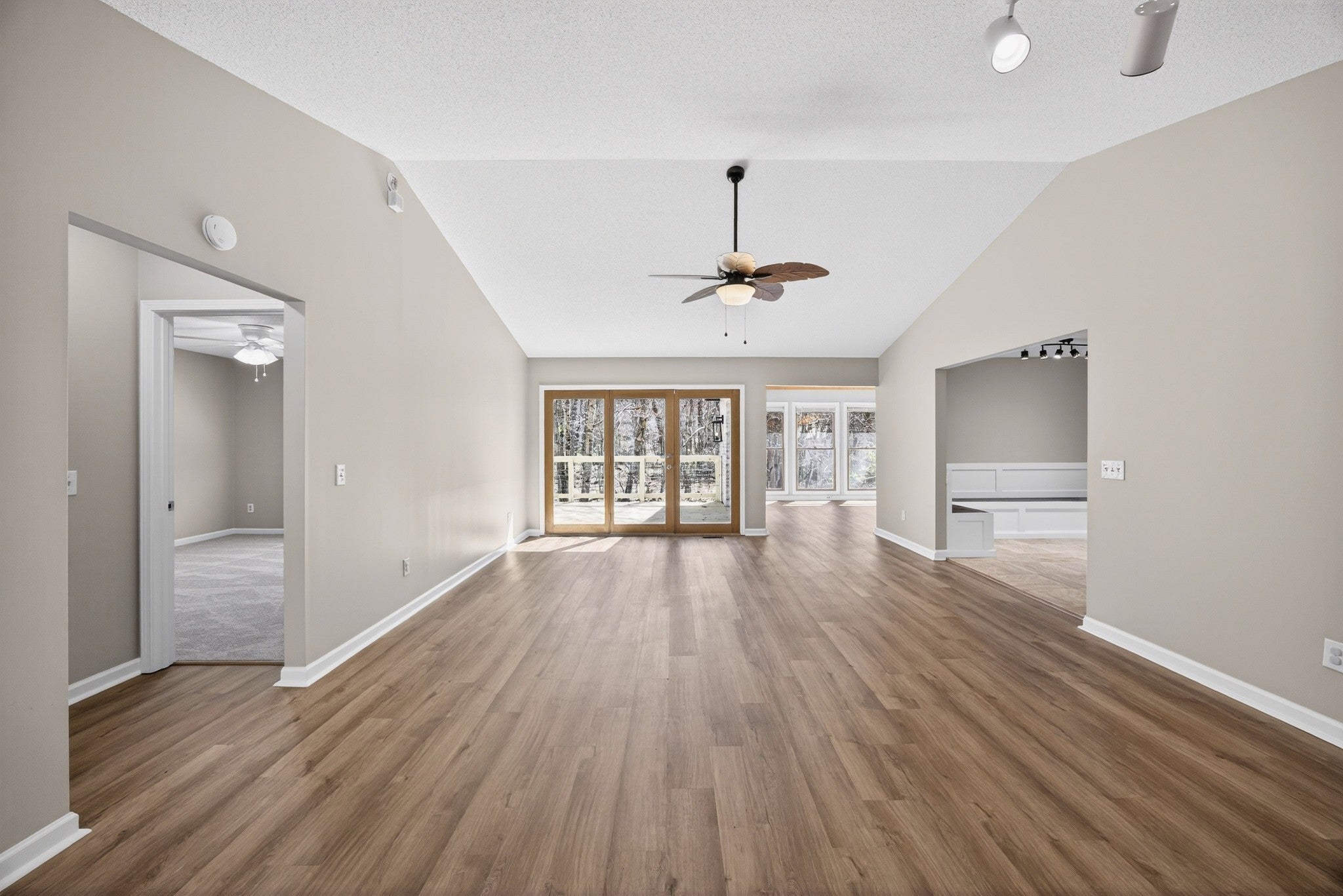 204 Meadowview Dr