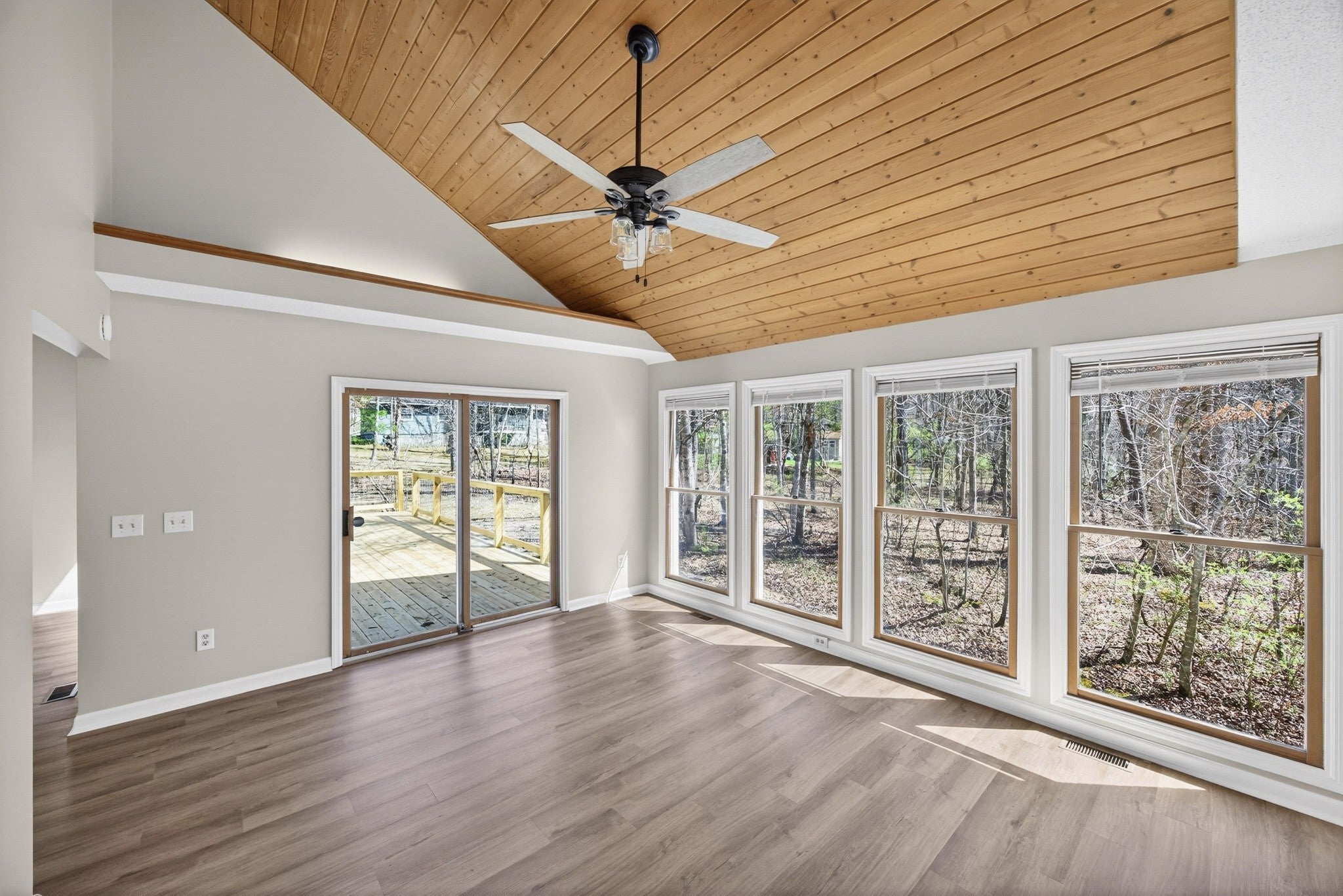 204 Meadowview Dr
